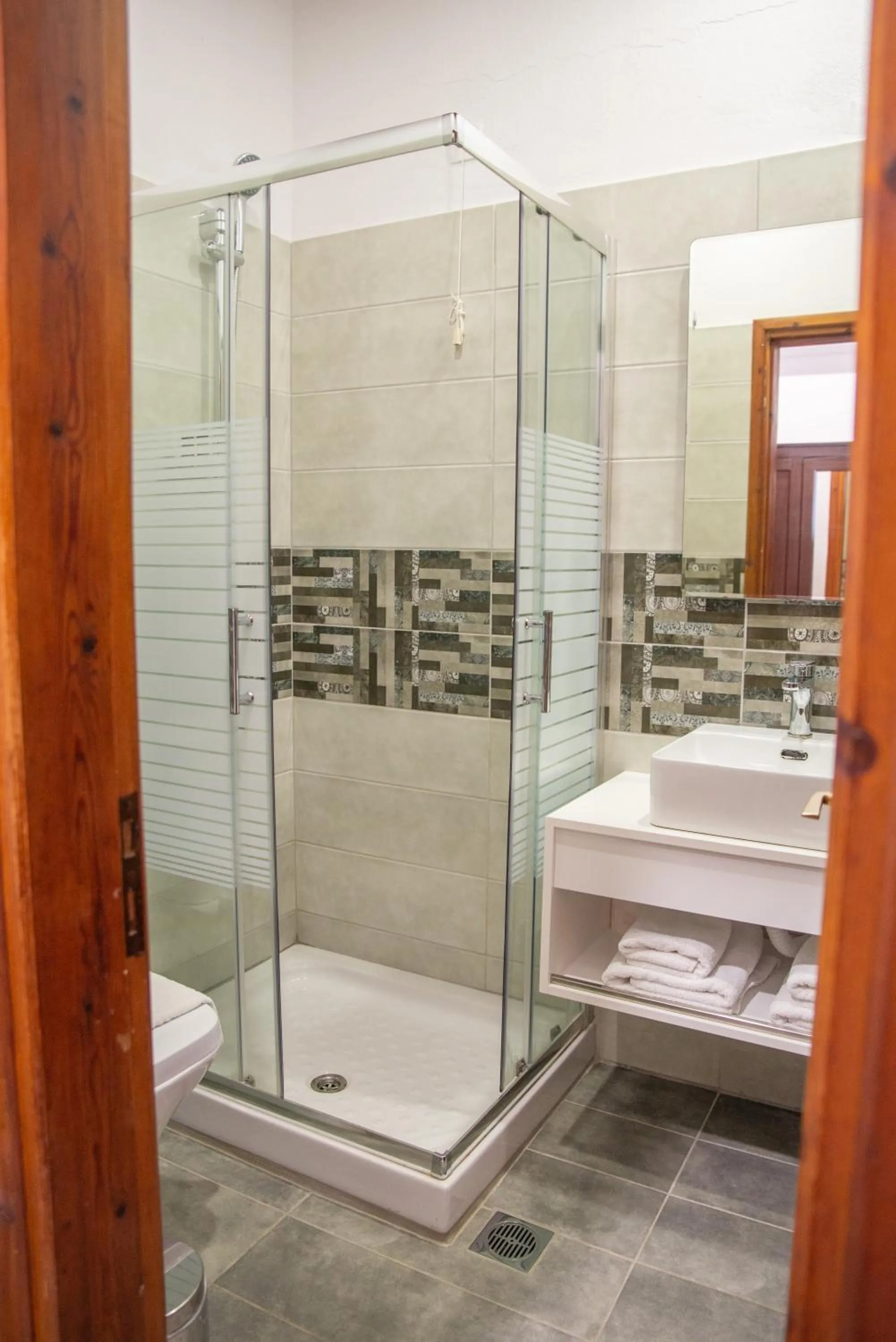 Shower in Hotel Cleopatra