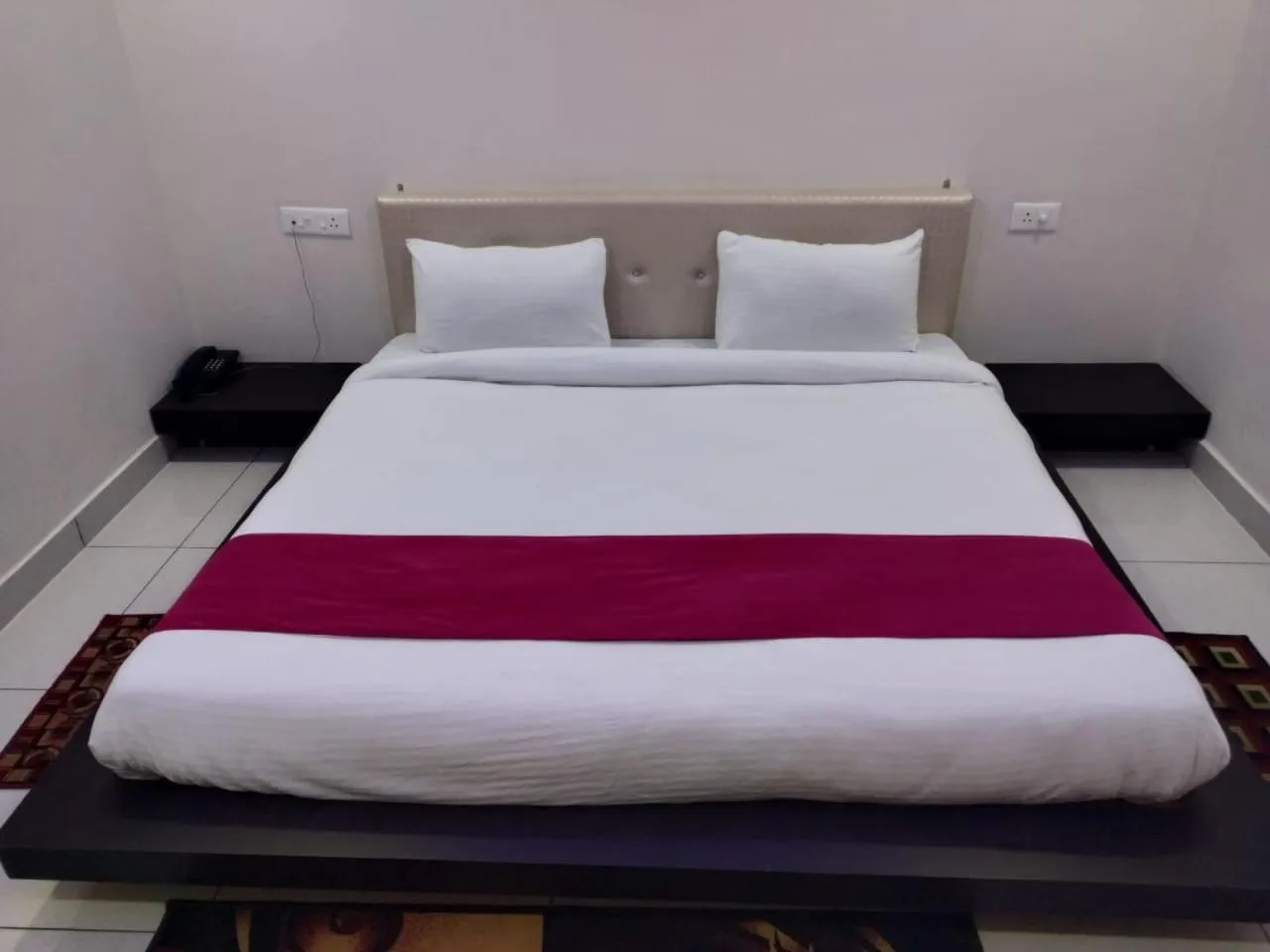 Bed in Hotel Reyansh