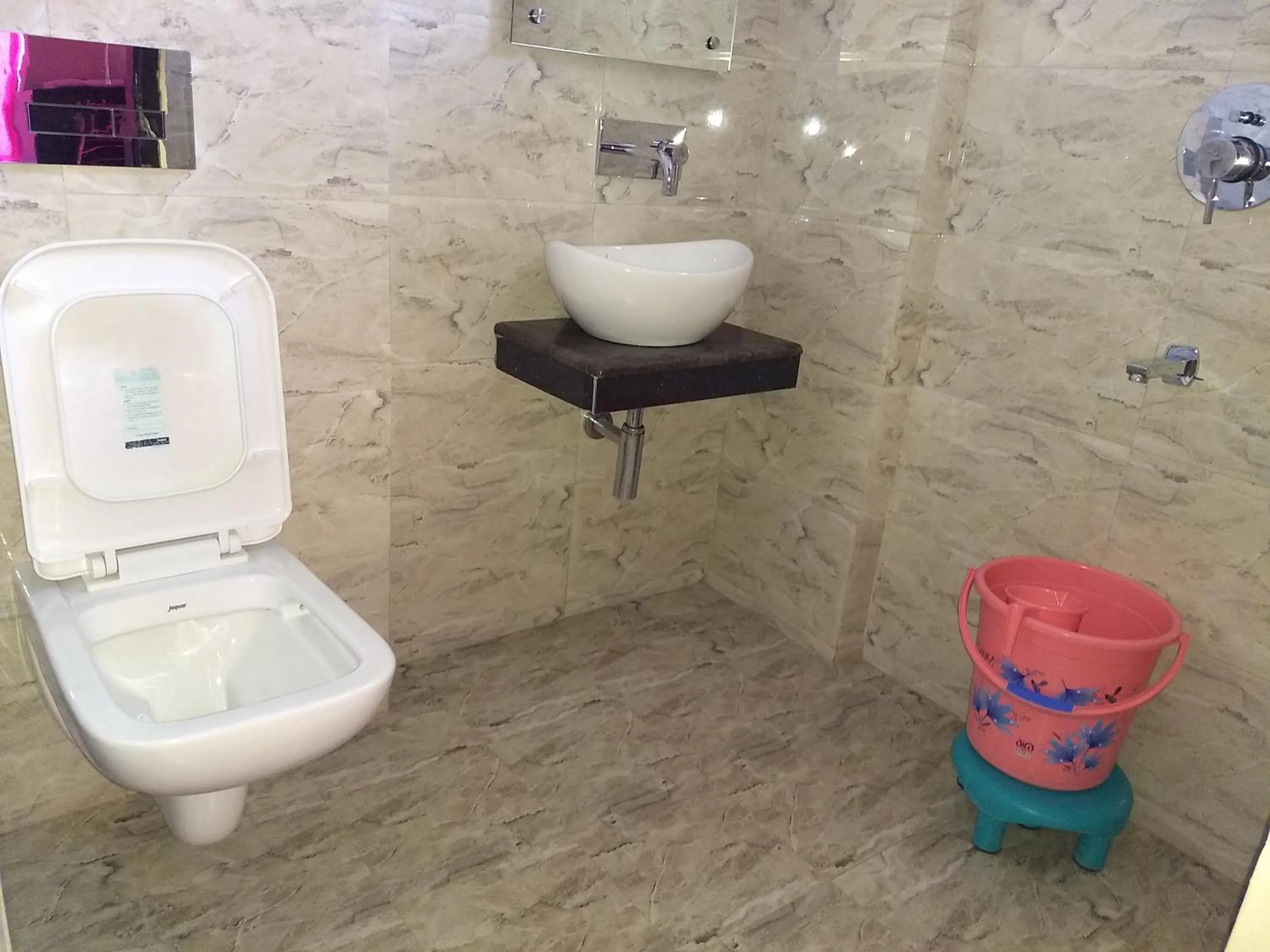 Toilet in Hotel Reyansh