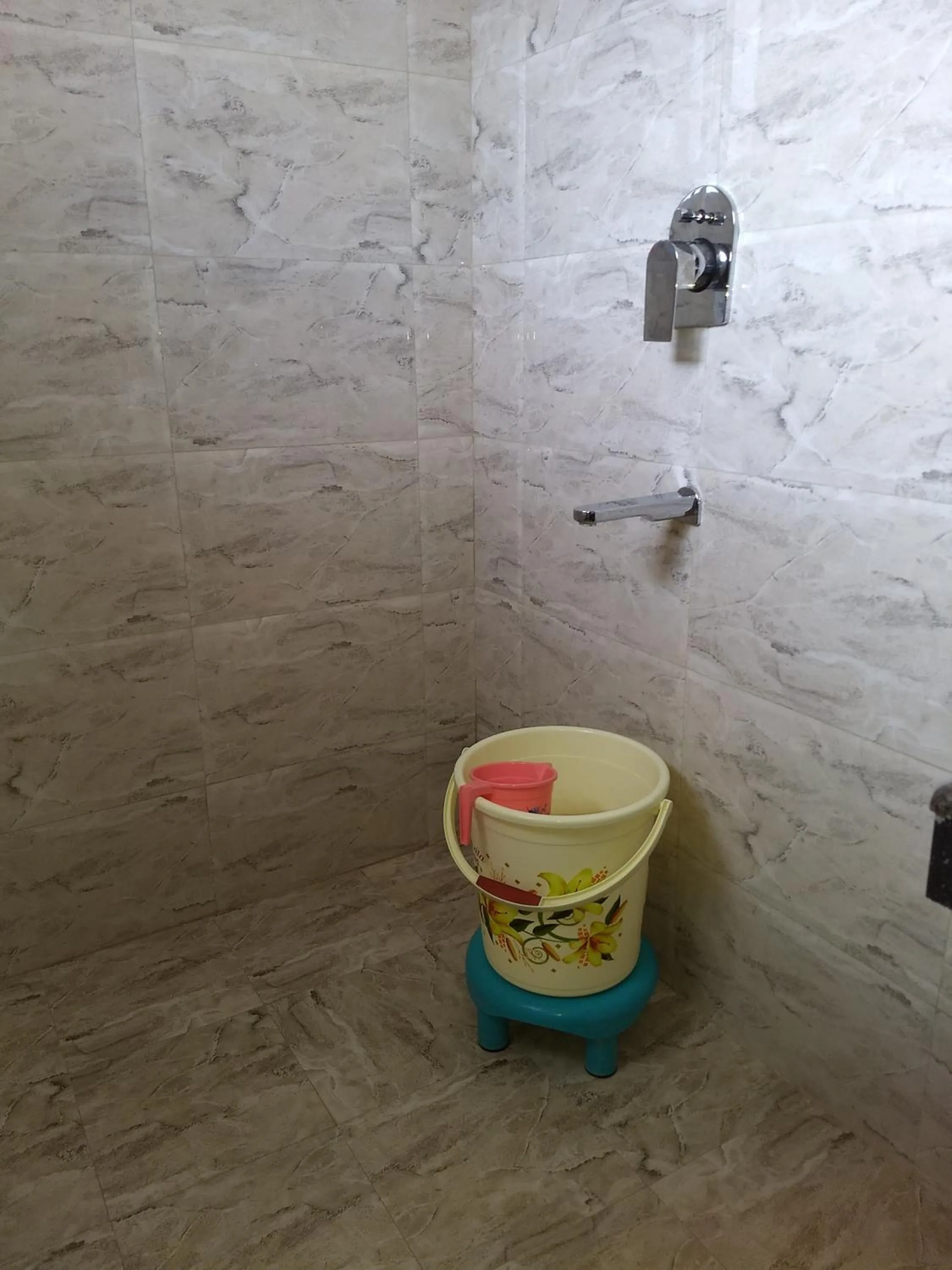 Shower in Hotel Reyansh