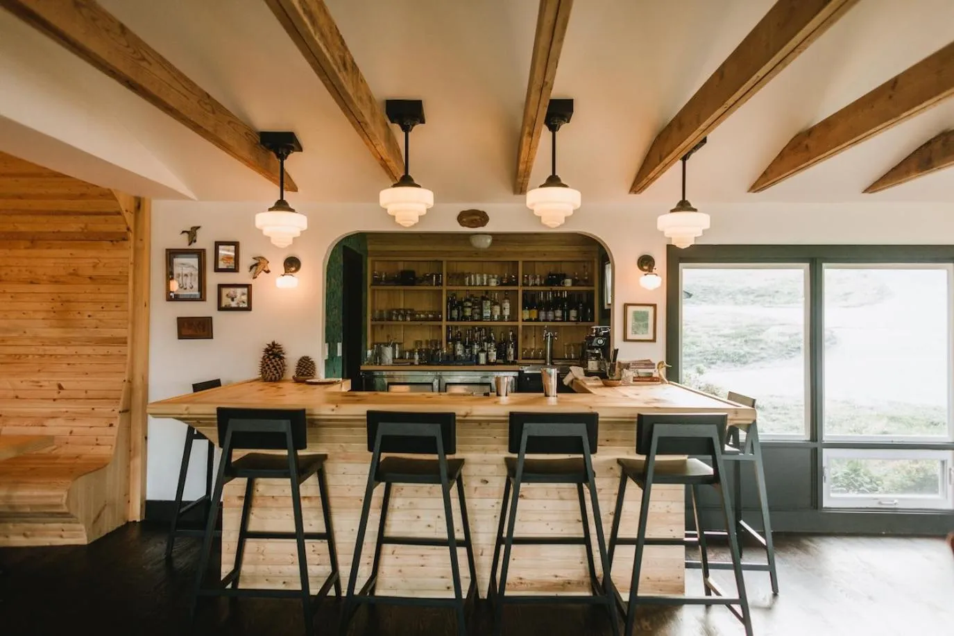 Lounge or bar in Eastwind