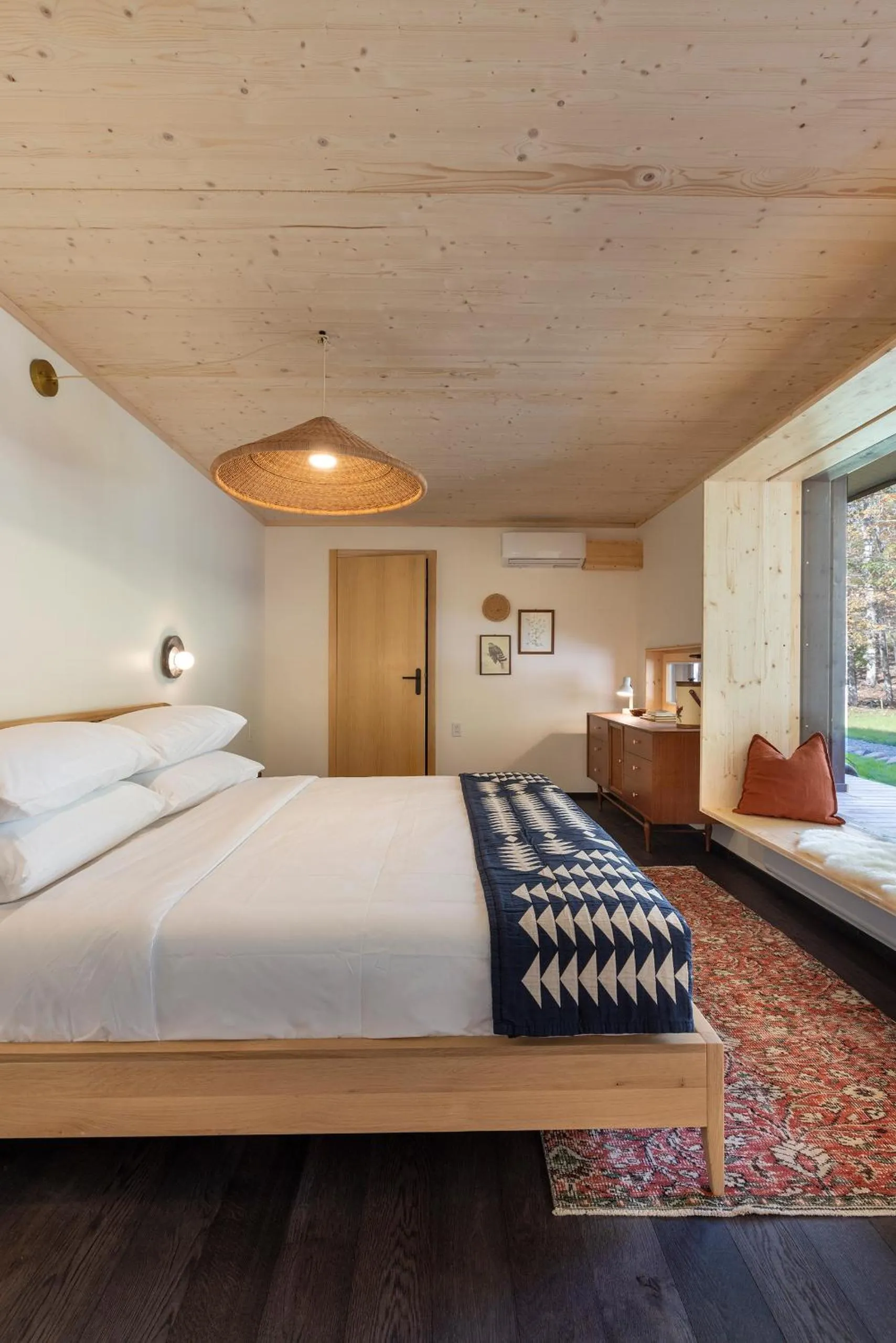 Bedroom, Bed in Eastwind