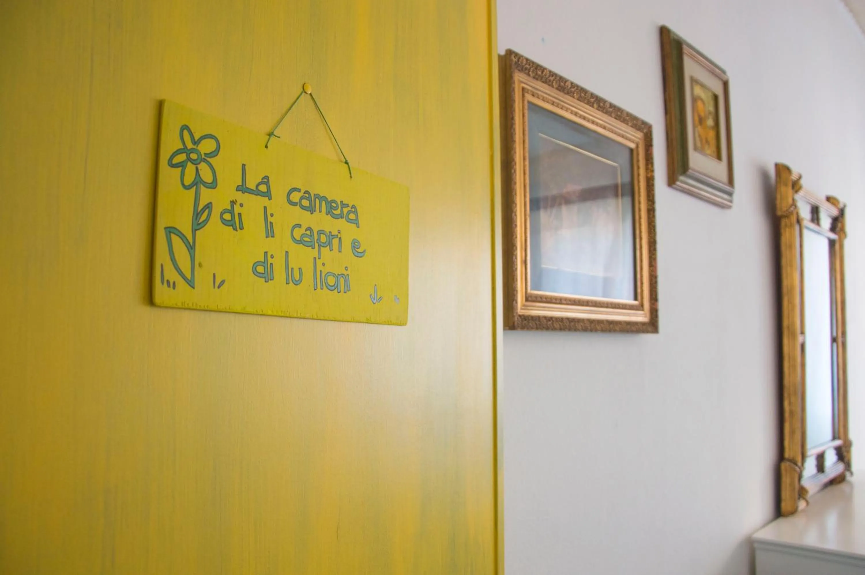 Decorative detail in Occhj a Mari