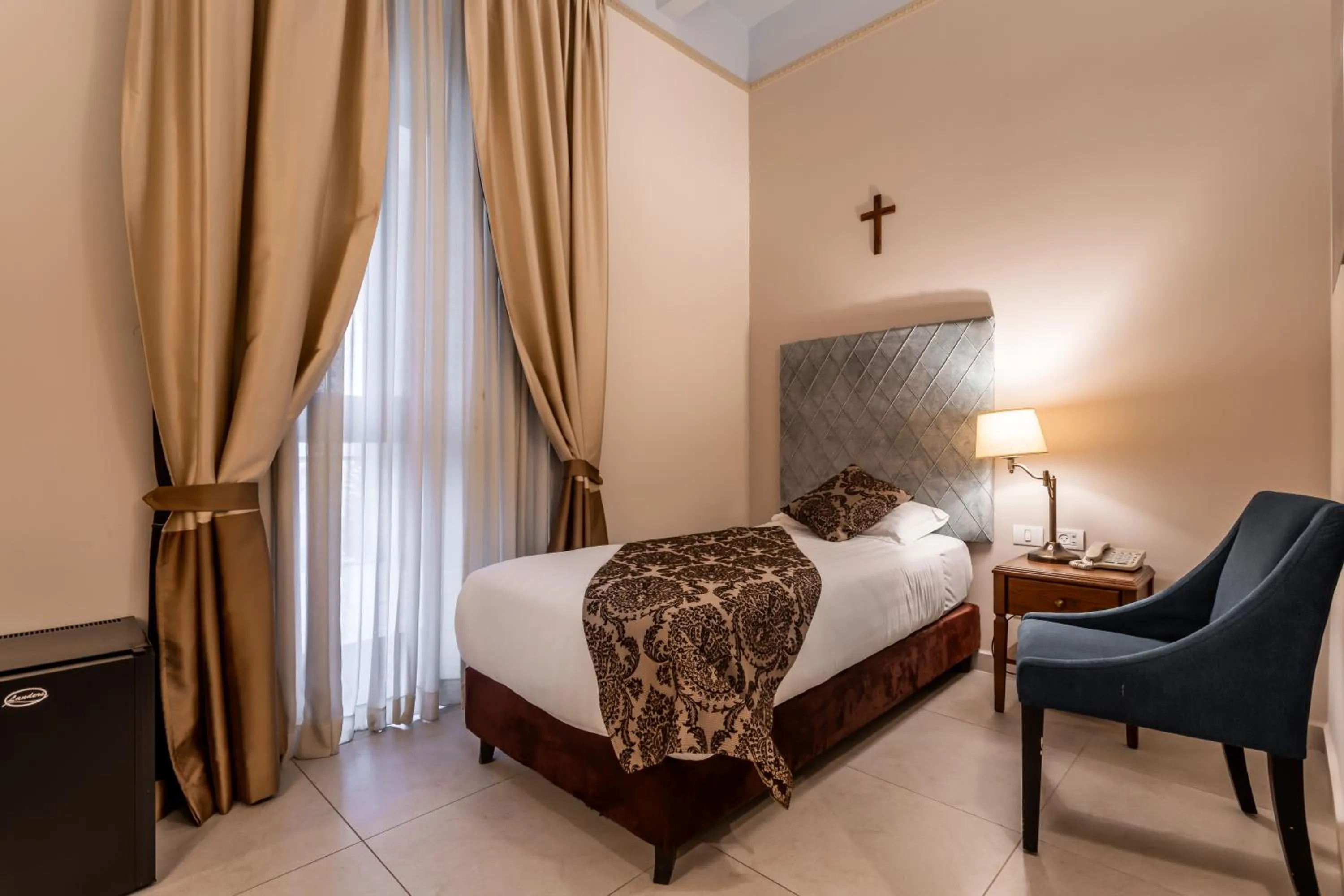 Bedroom, Bed in Notre Dame of Jerusalem Center