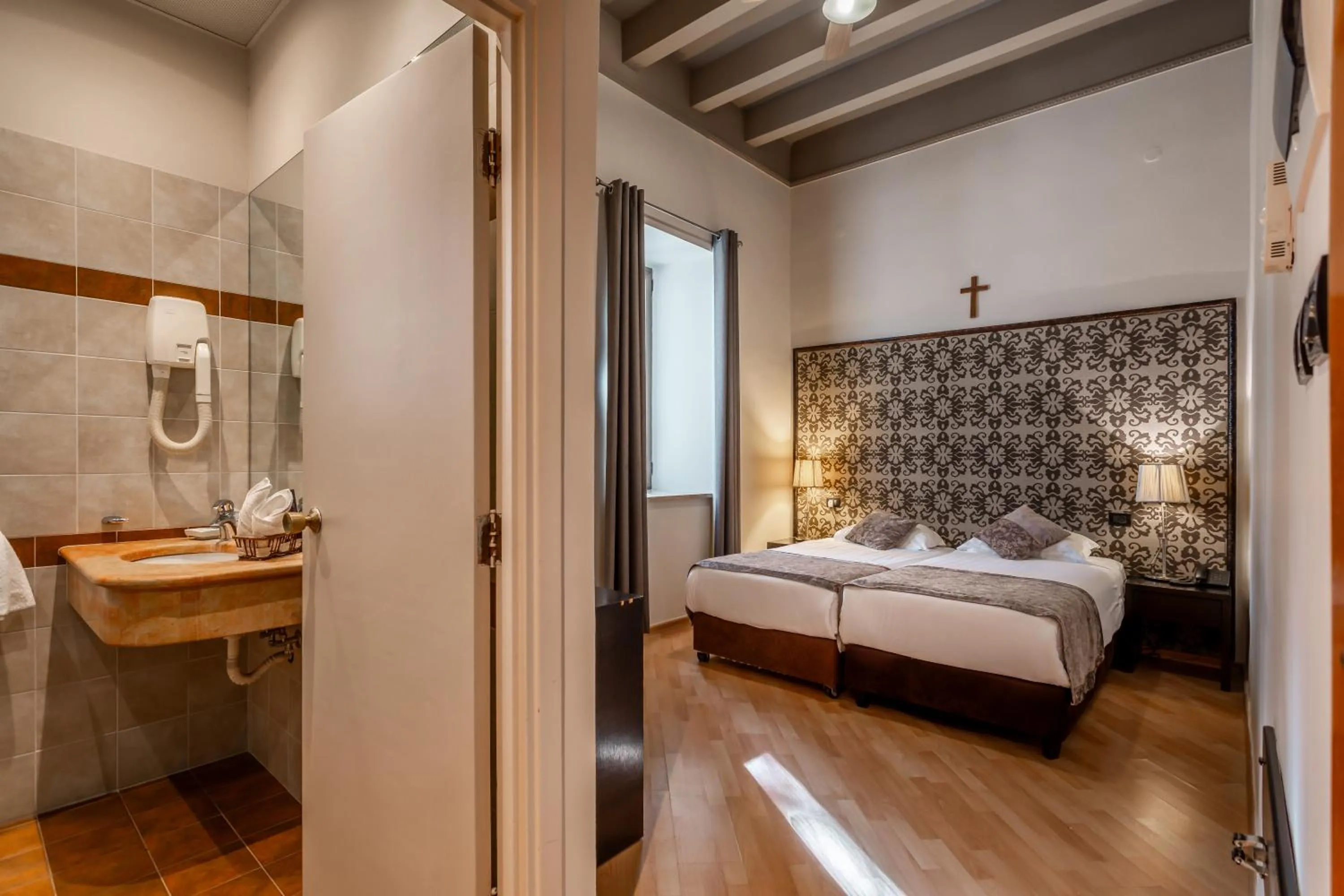 Bathroom, Bed in Notre Dame of Jerusalem Center