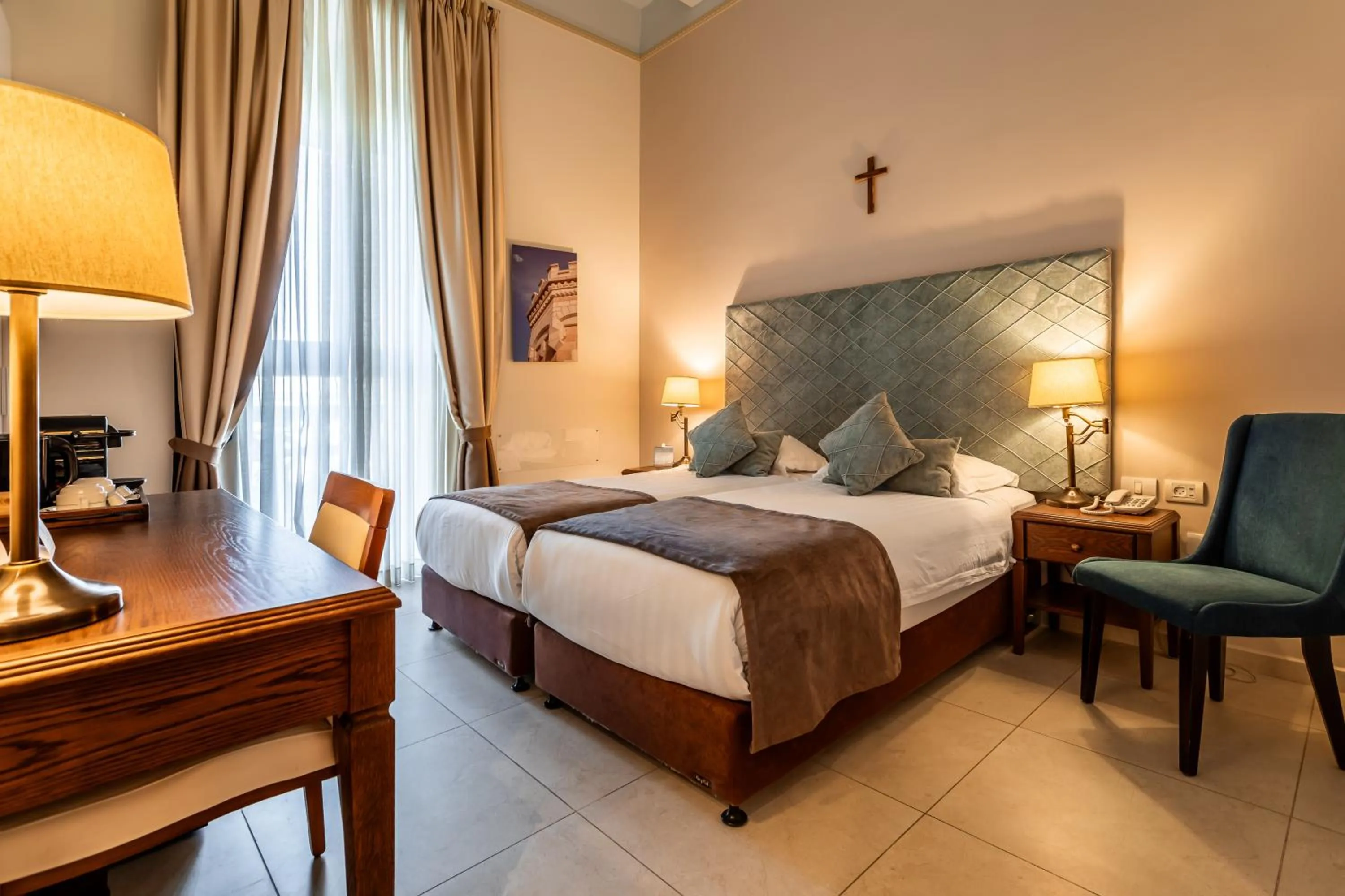 Photo of the whole room, Bed in Notre Dame of Jerusalem Center