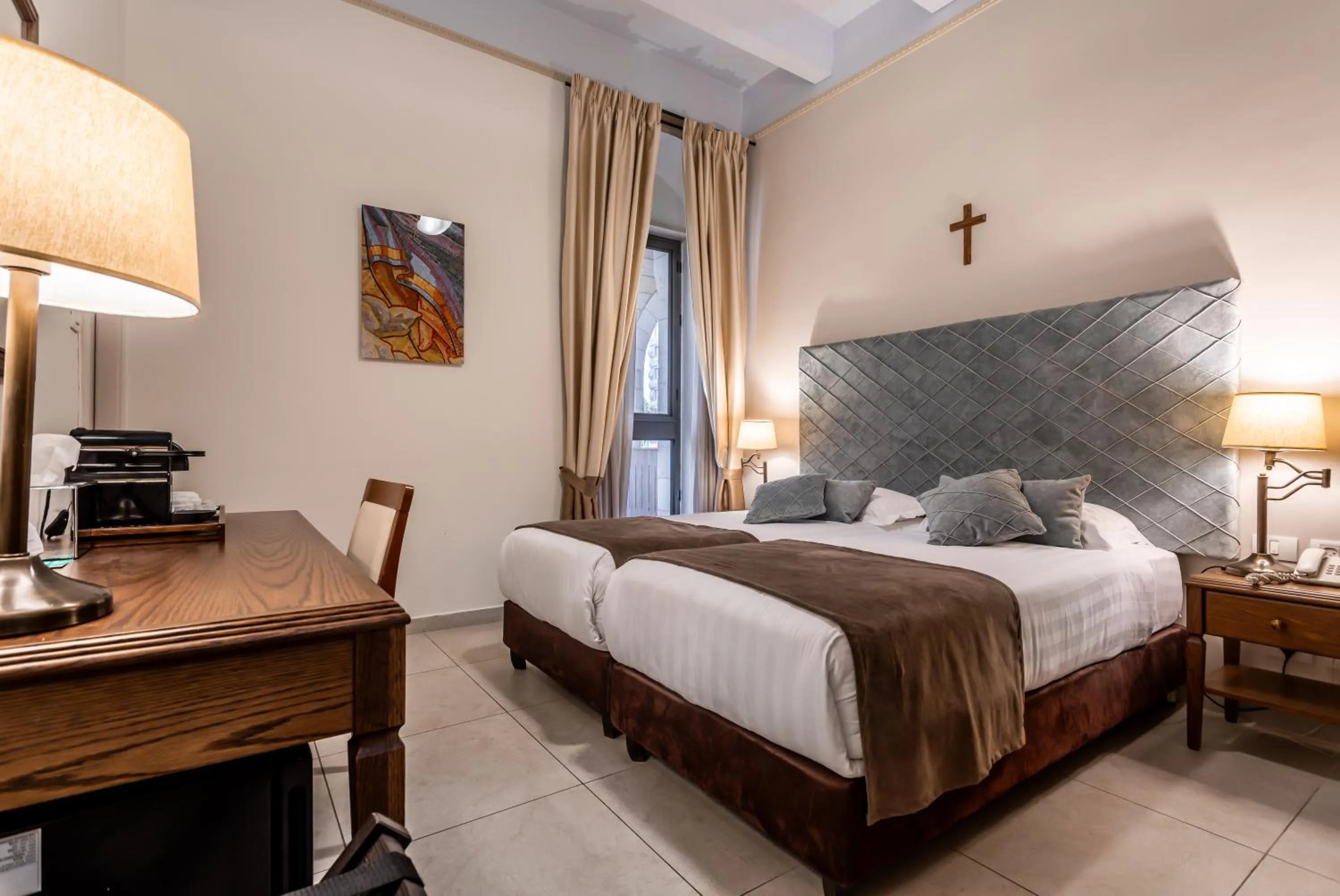 Photo of the whole room, Bed in Notre Dame of Jerusalem Center