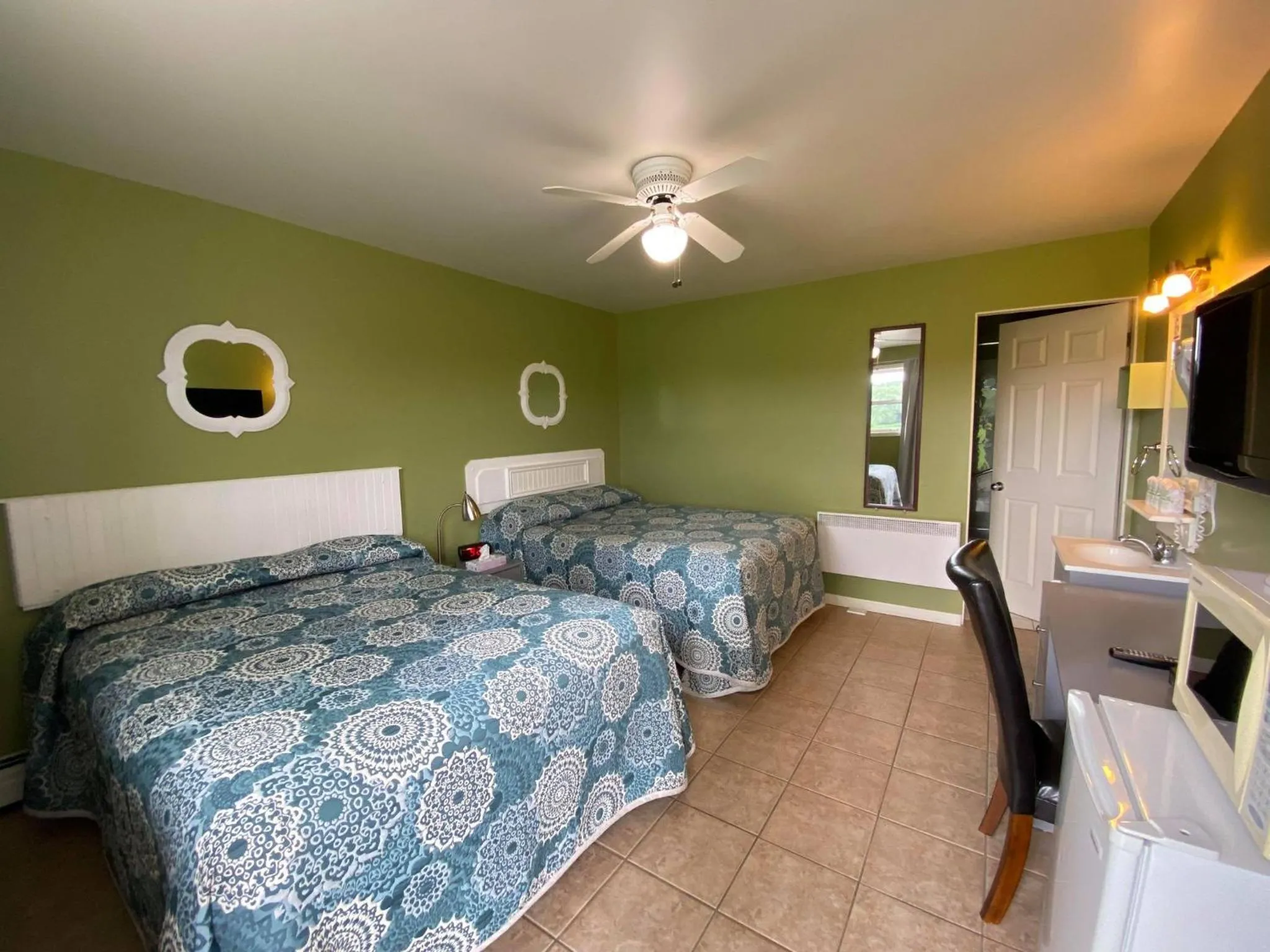 Bed in Motel Exquise