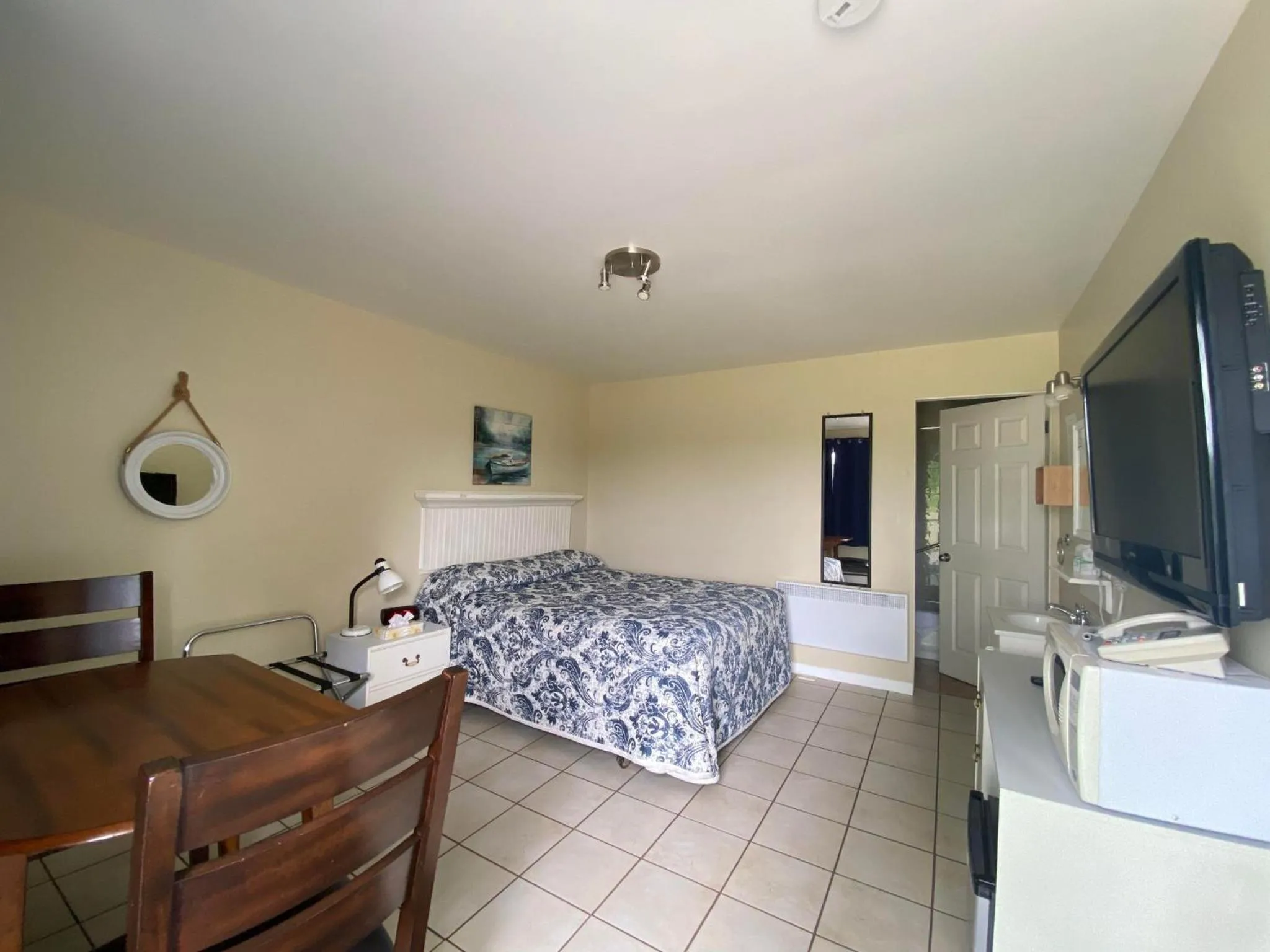 Bed in Motel Exquise