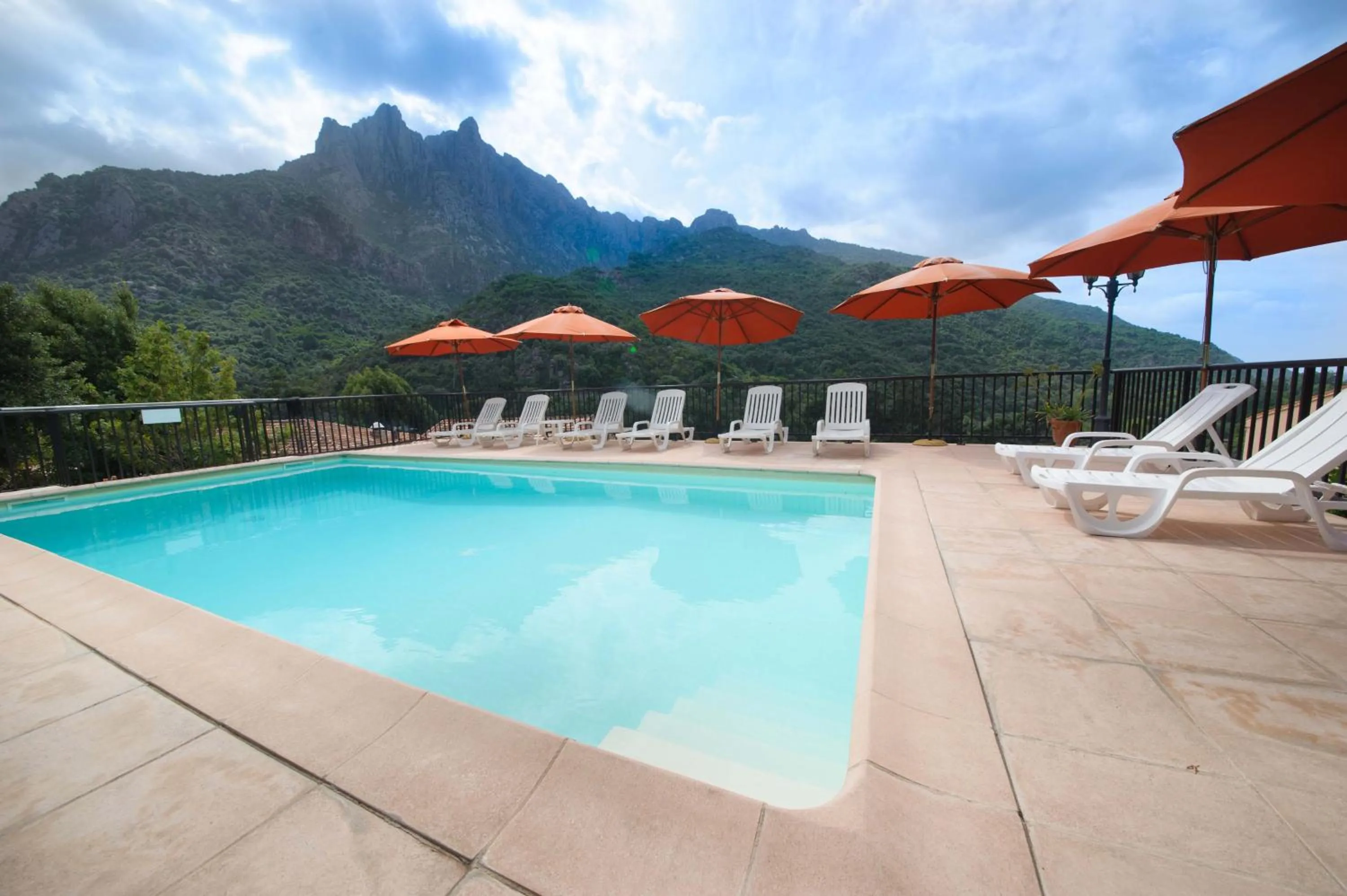 Swimming pool in Hotel et Résidence Cala di sole