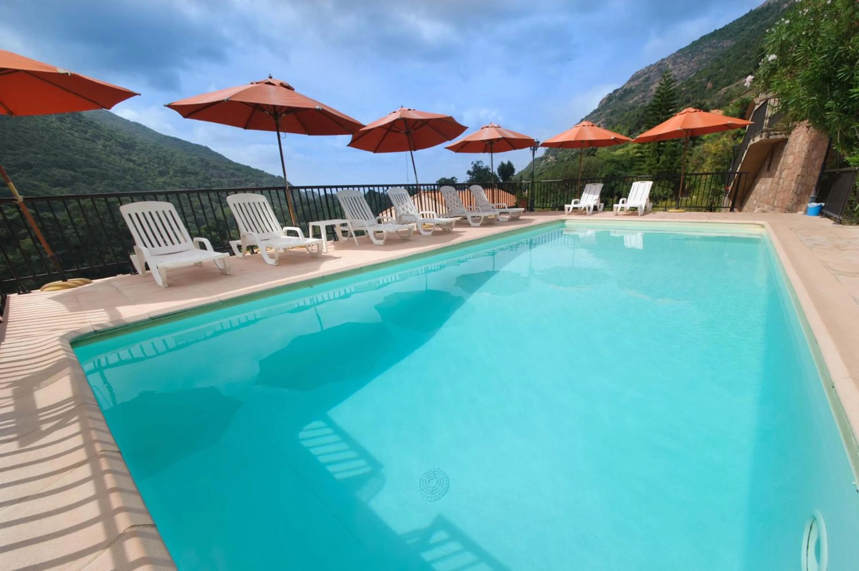 Swimming pool in Hotel et Résidence Cala di sole