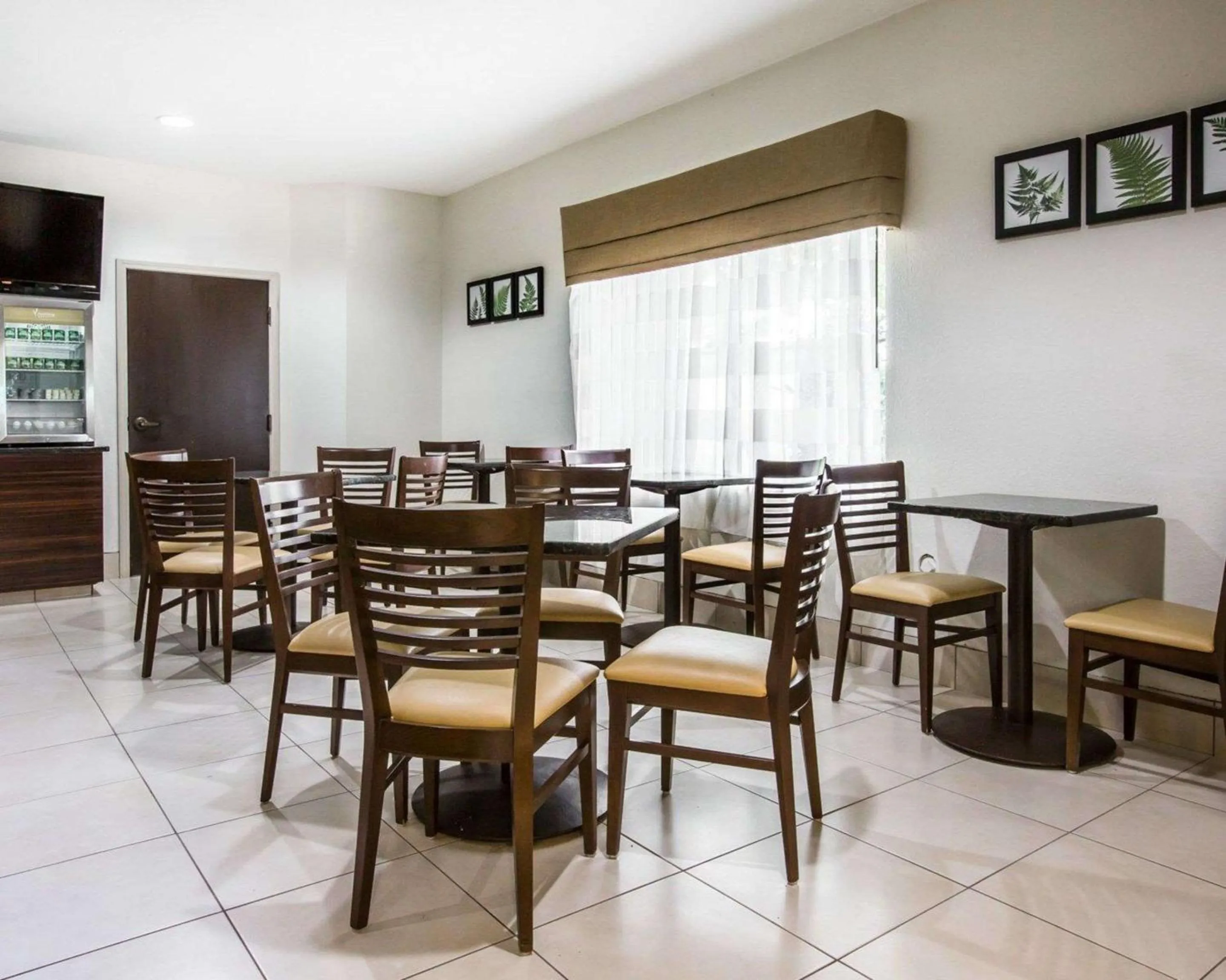 Restaurant/places to eat in Sleep Inn McDonough South