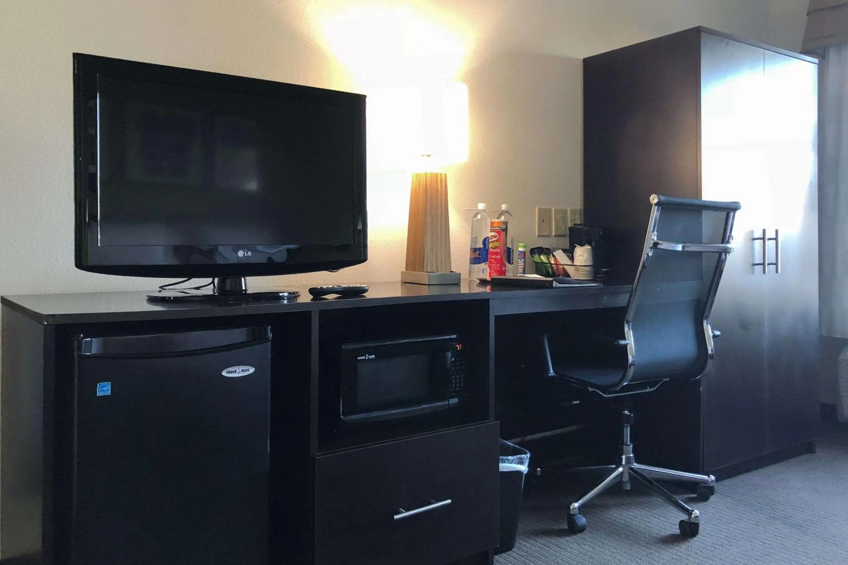 Photo of the whole room in Sleep Inn McDonough South