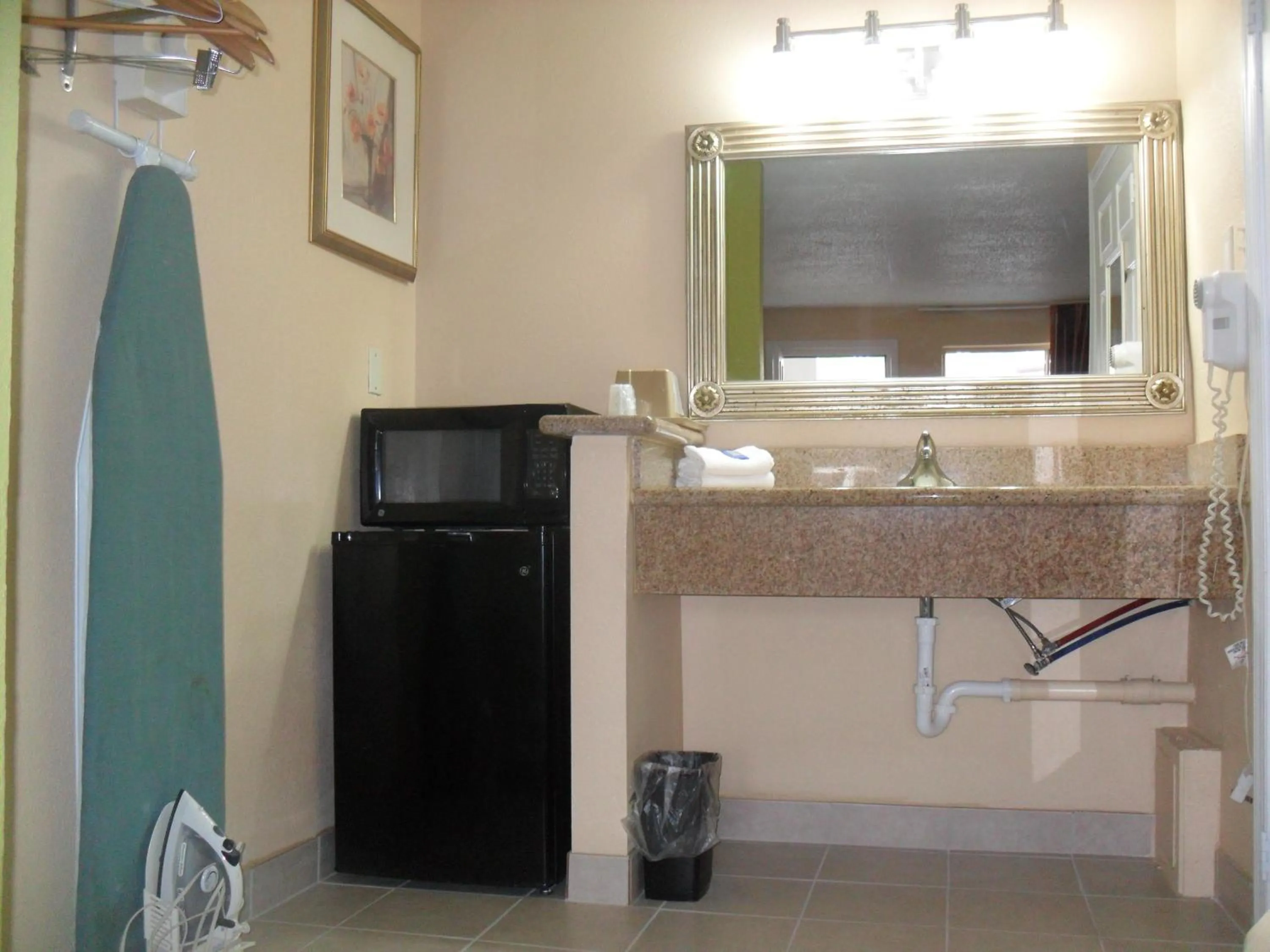 Area and facilities in Newport News Inn