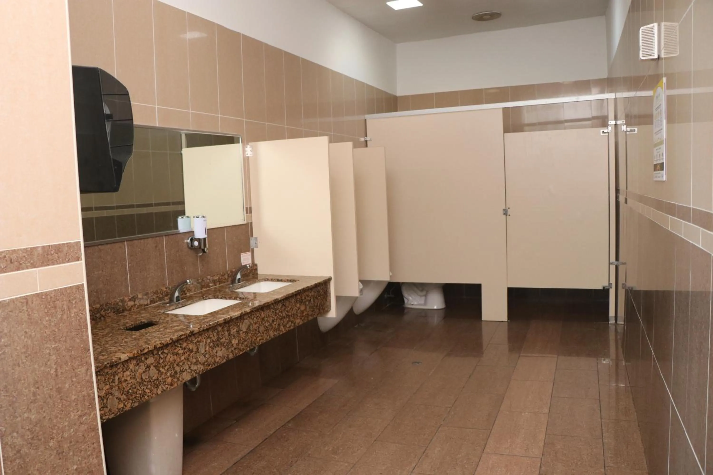 Public Bath in Parador Maunacaribe - Maunabo