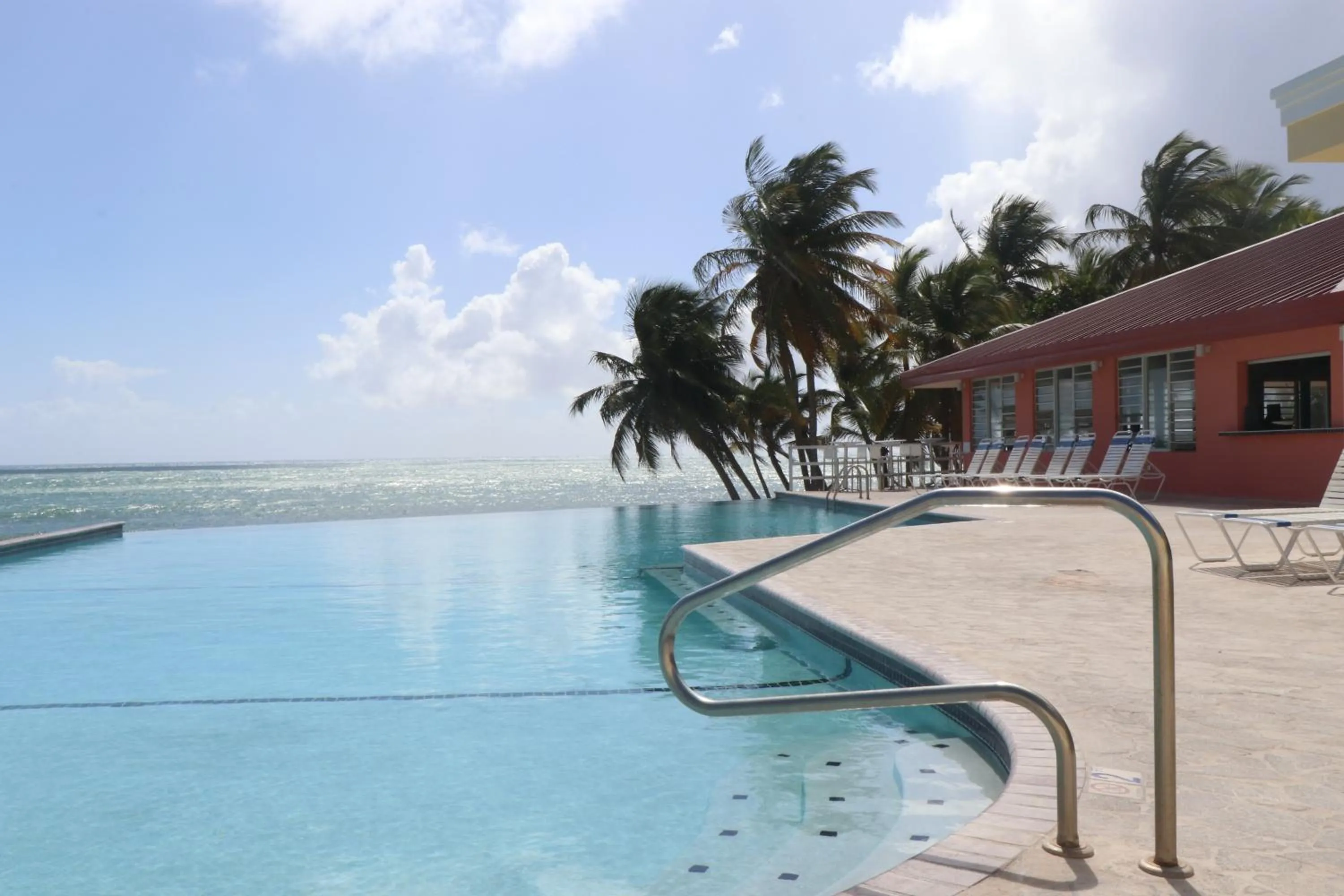 Swimming pool in Parador Maunacaribe - Maunabo
