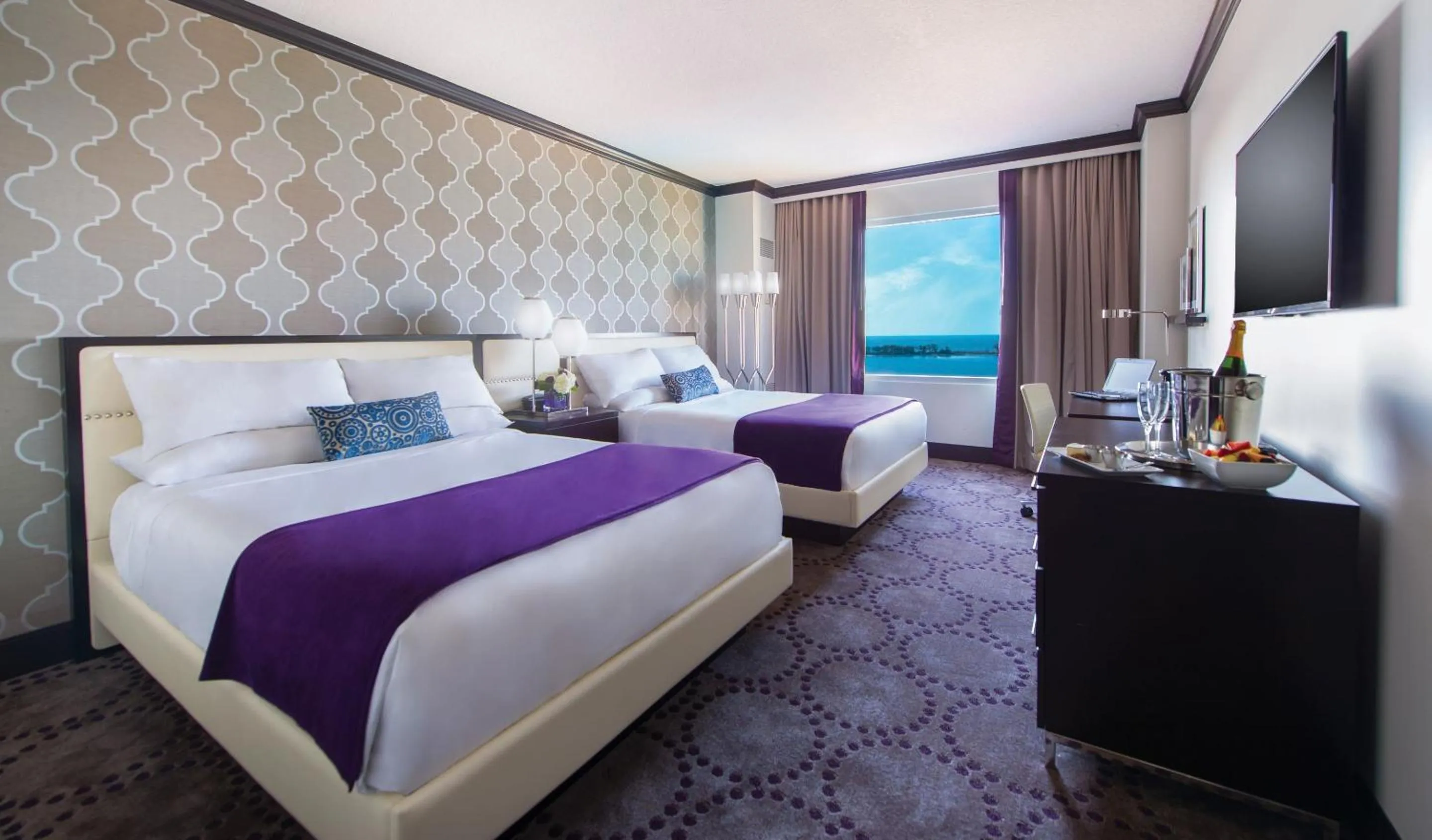 Bed in Harrah's Gulf Coast, A Caesars Destination