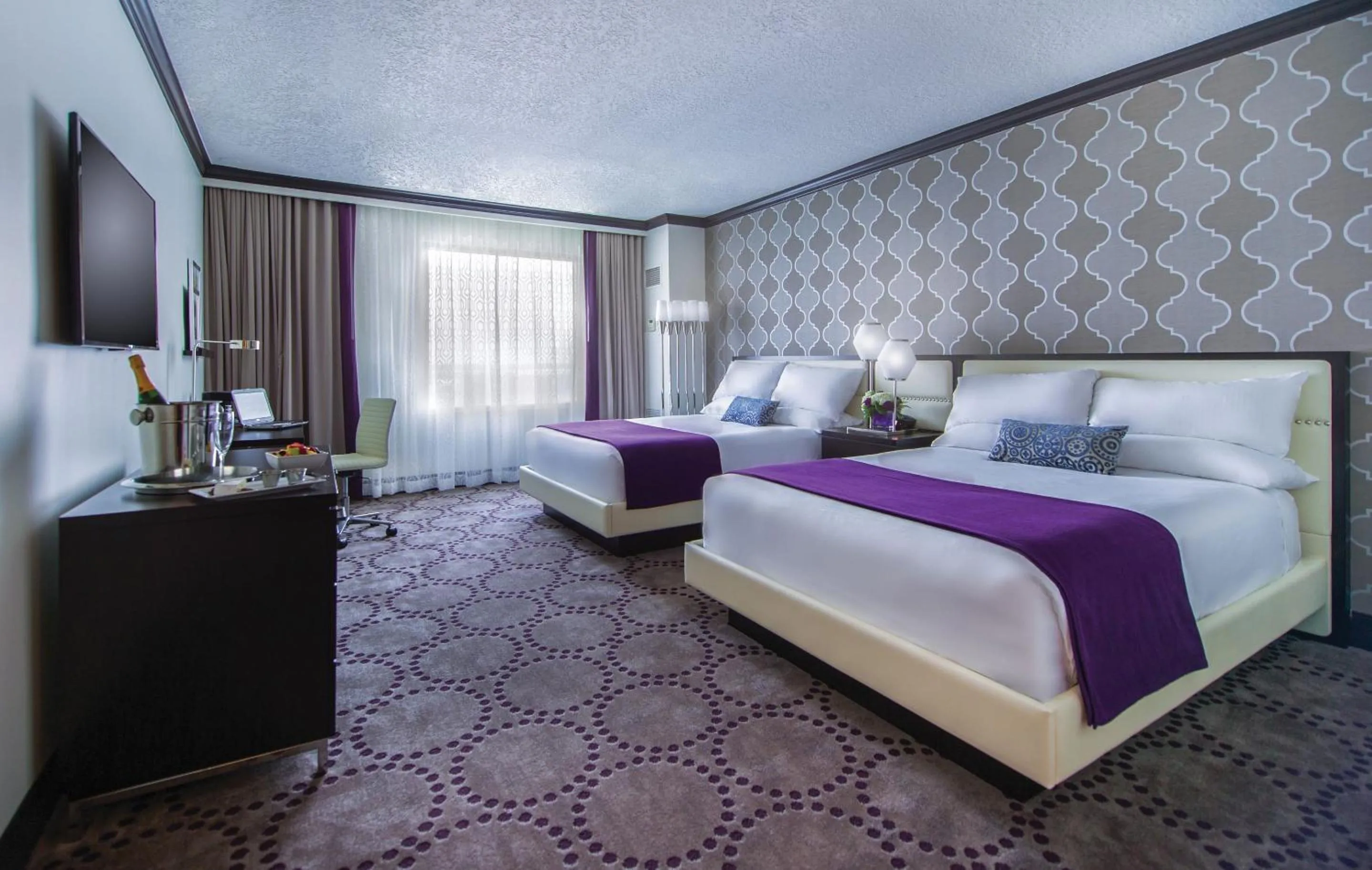 Bed in Harrah's Gulf Coast, A Caesars Destination