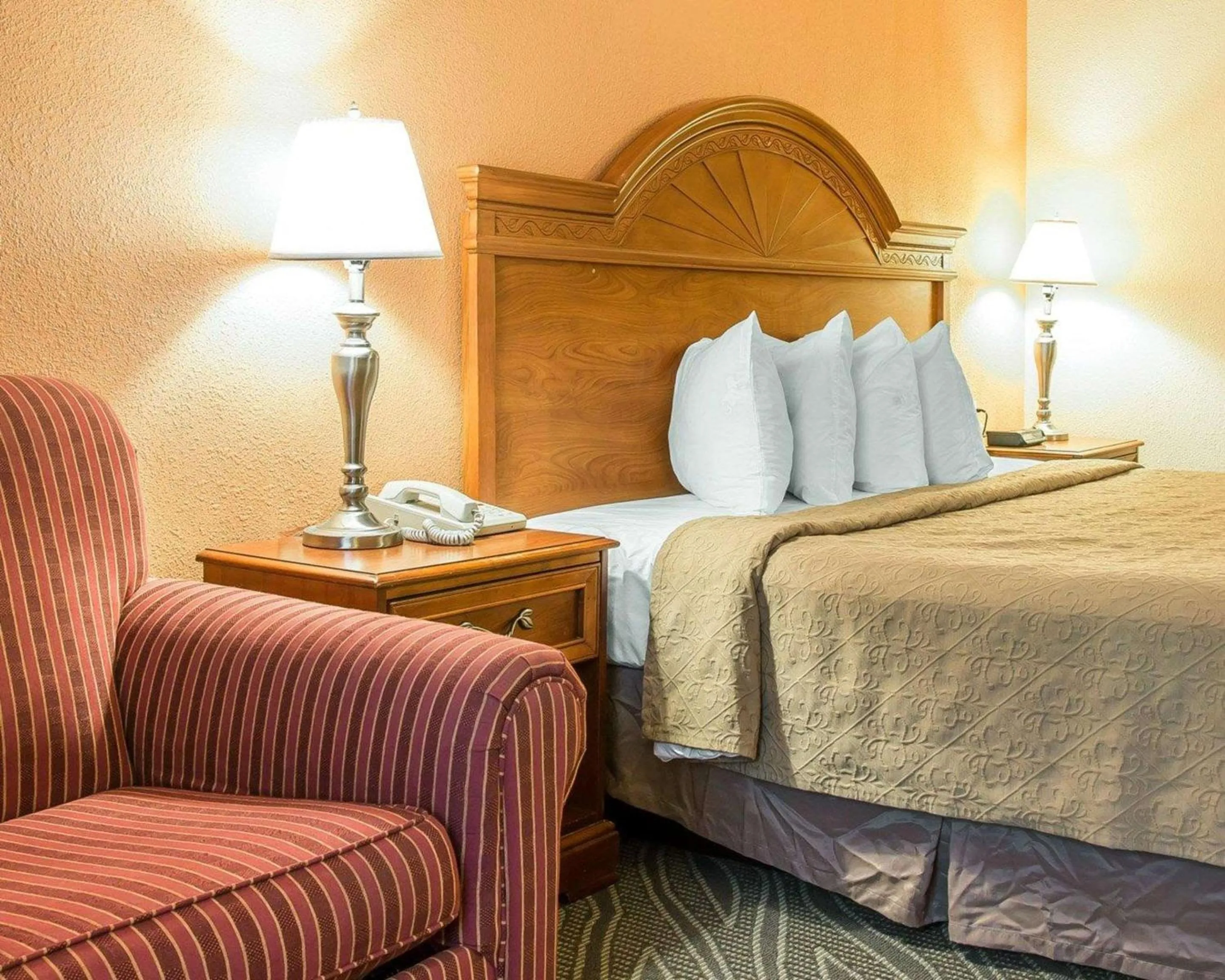 Bedroom, Bed in Quality Inn Gaylord