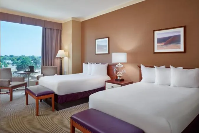 Bedroom, Bed in Harrah's Metropolis, A Caesars Destination