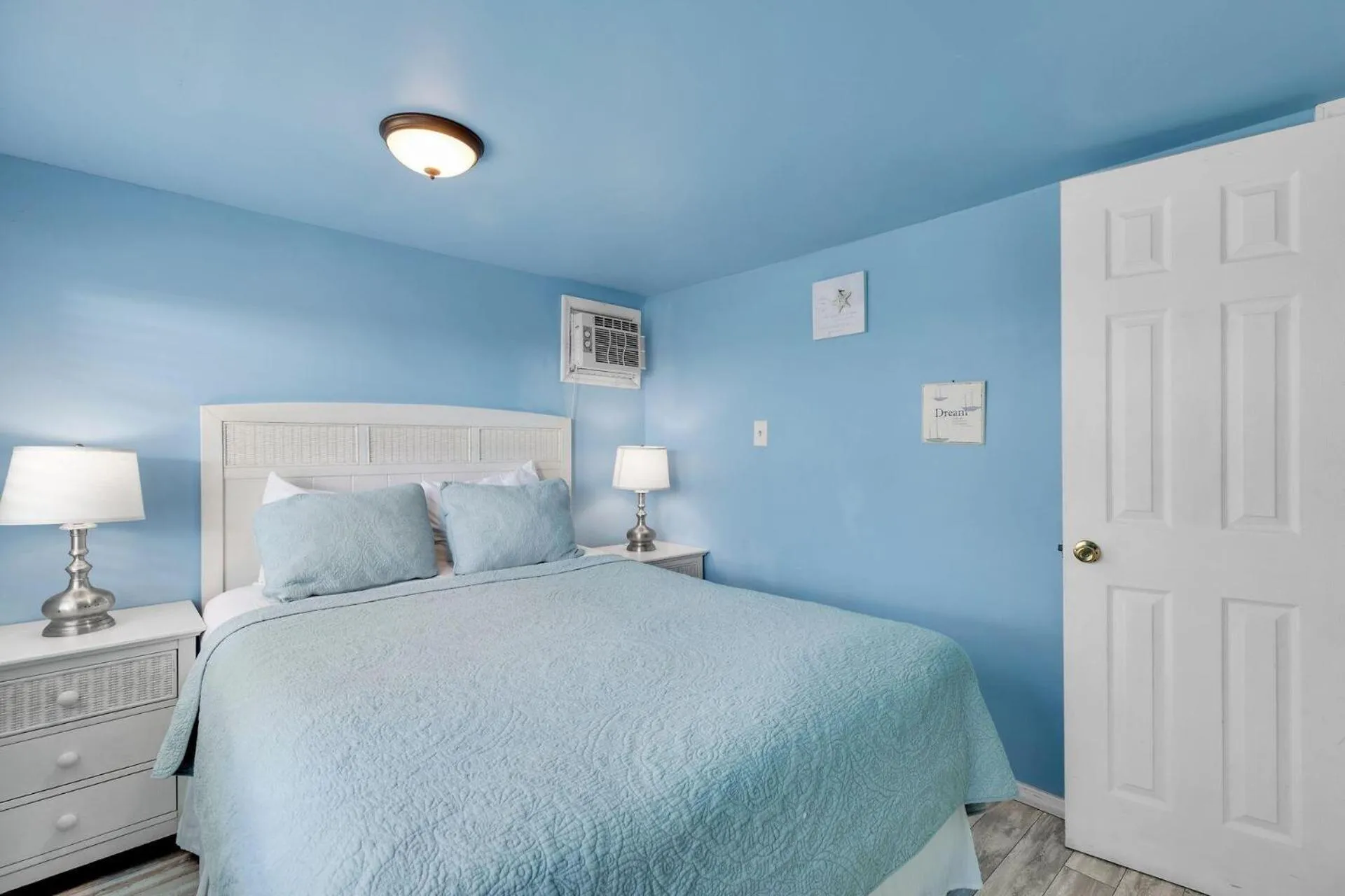 Bed in Tropical Cottages