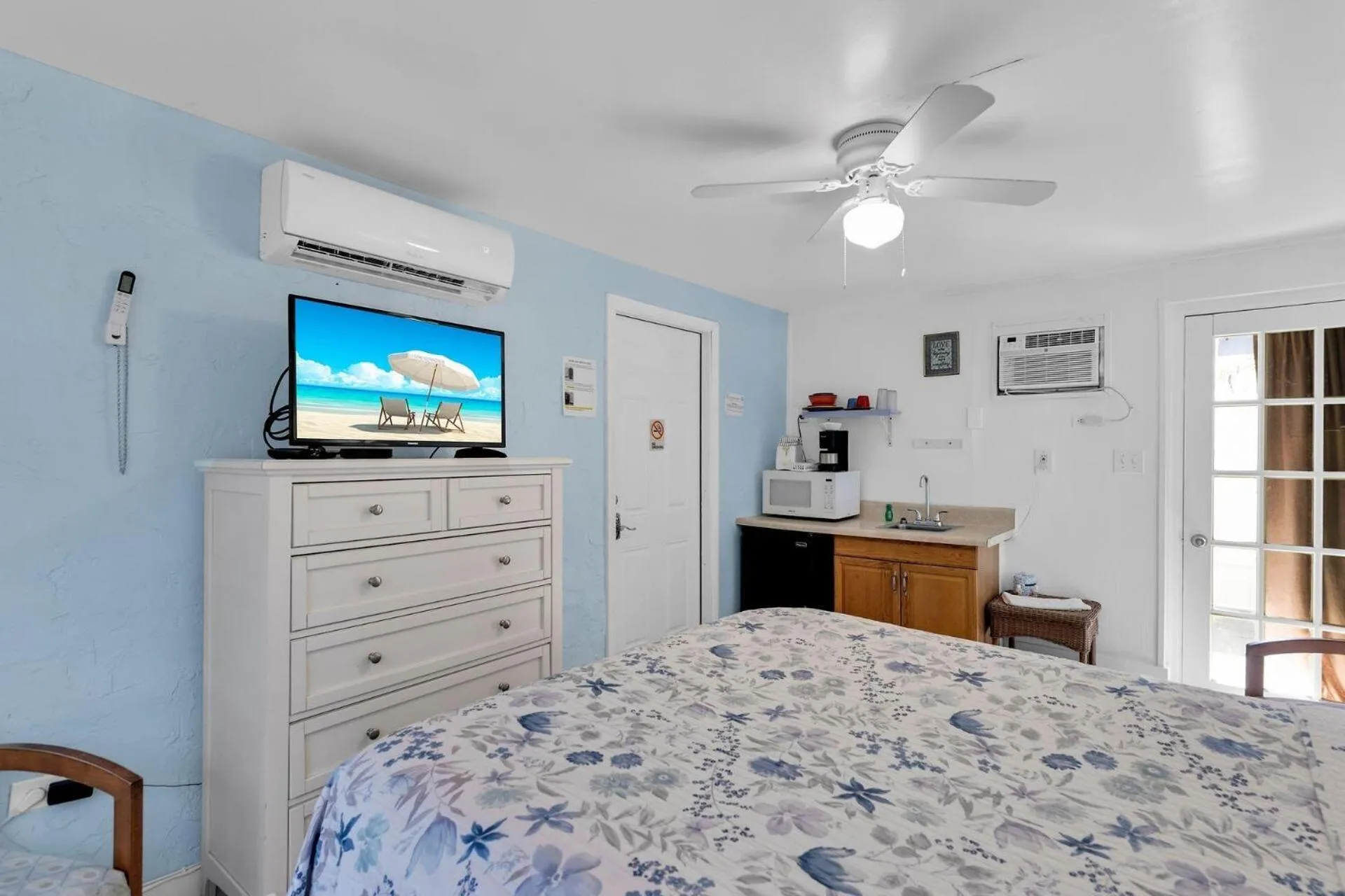 Bed in Tropical Cottages