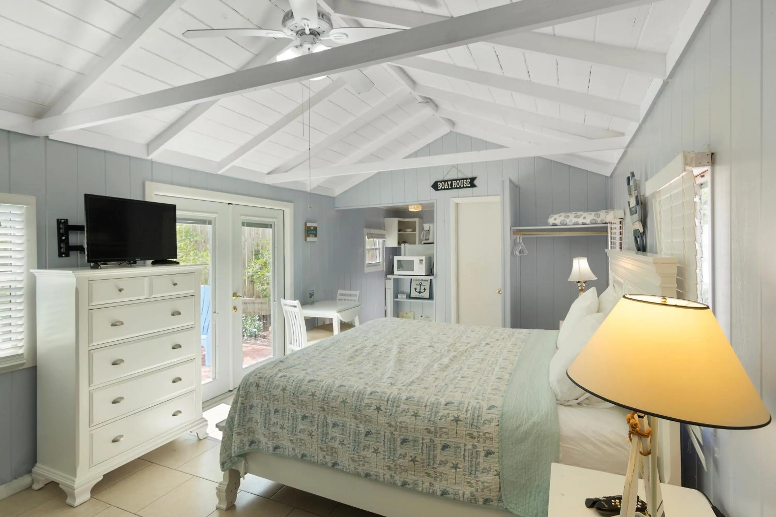 Bed in Tropical Cottages