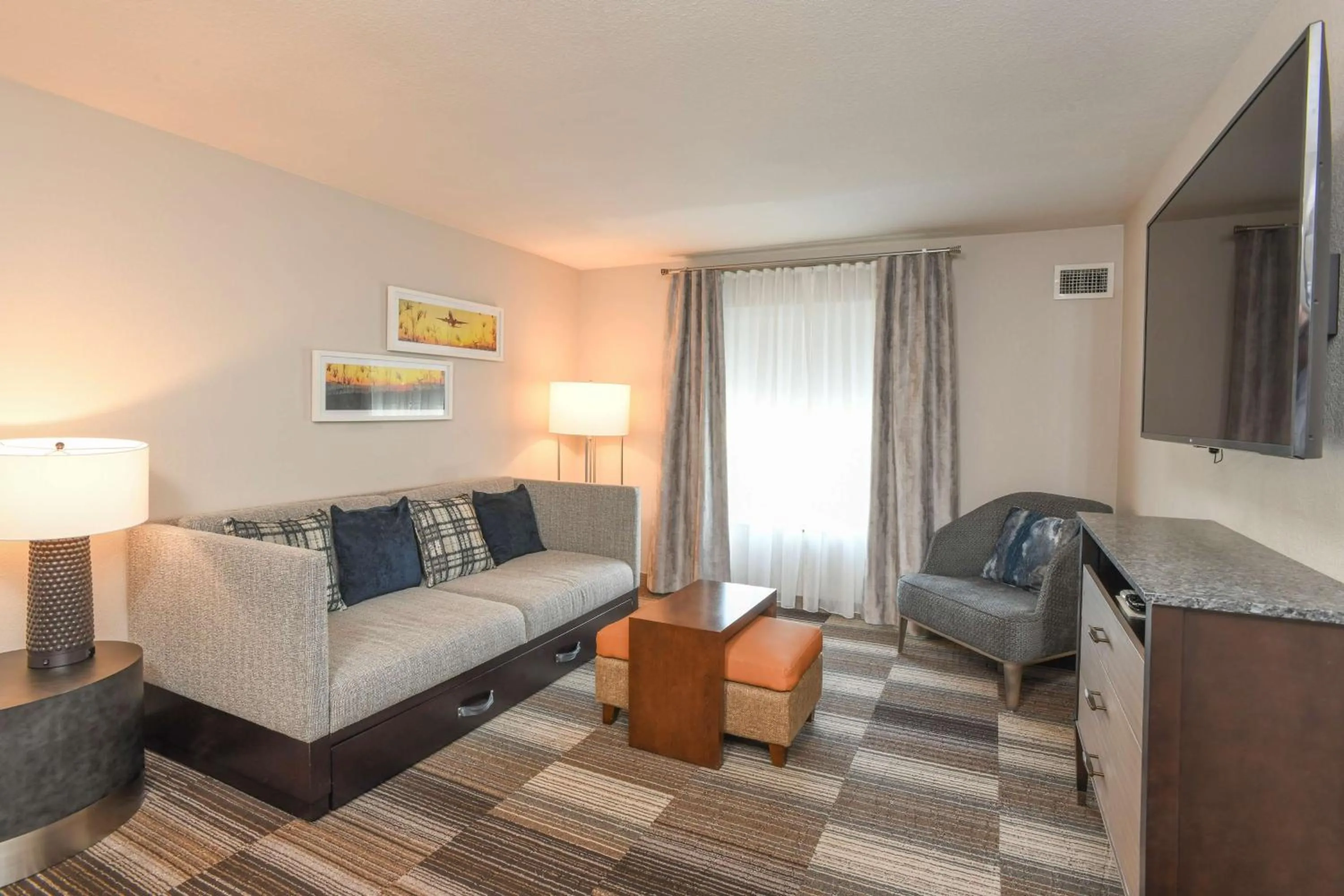 Living room, Bed in Homewood Suites Cincinnati Airport South-Florence