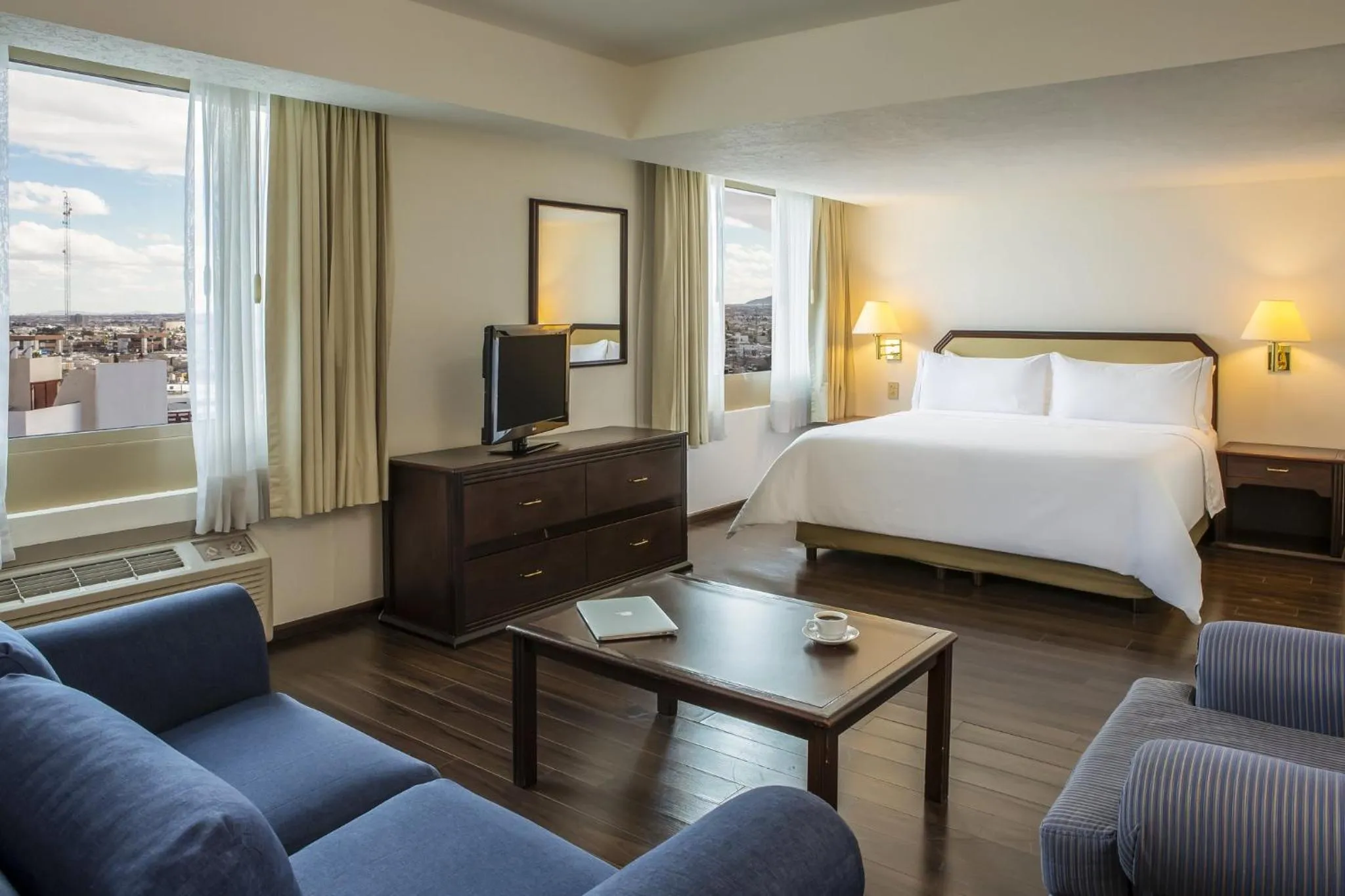 Photo of the whole room, Bed in Fiesta Inn Ciudad Juarez