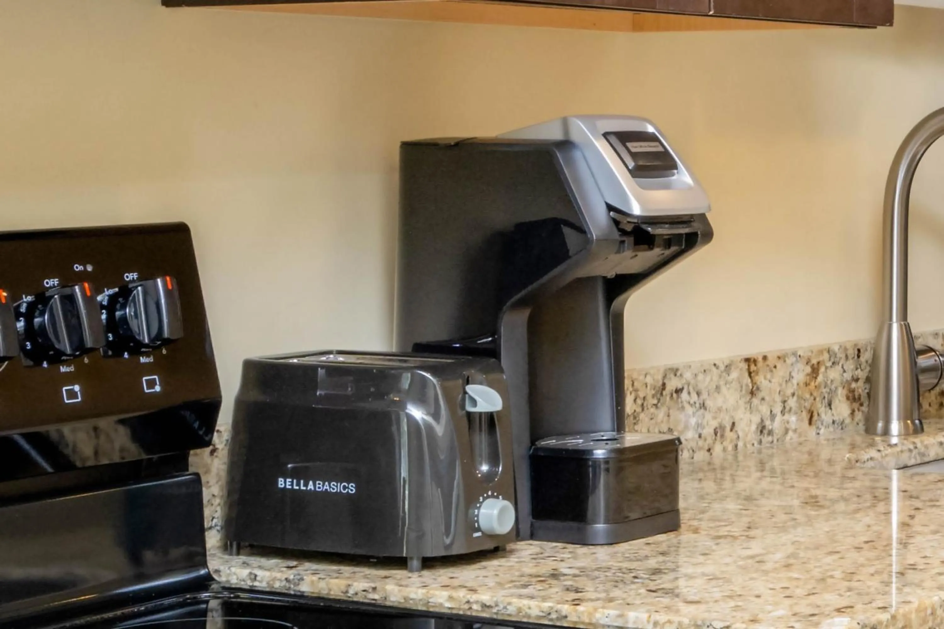 Coffee/tea facilities in The Resort at Governor's Crossing