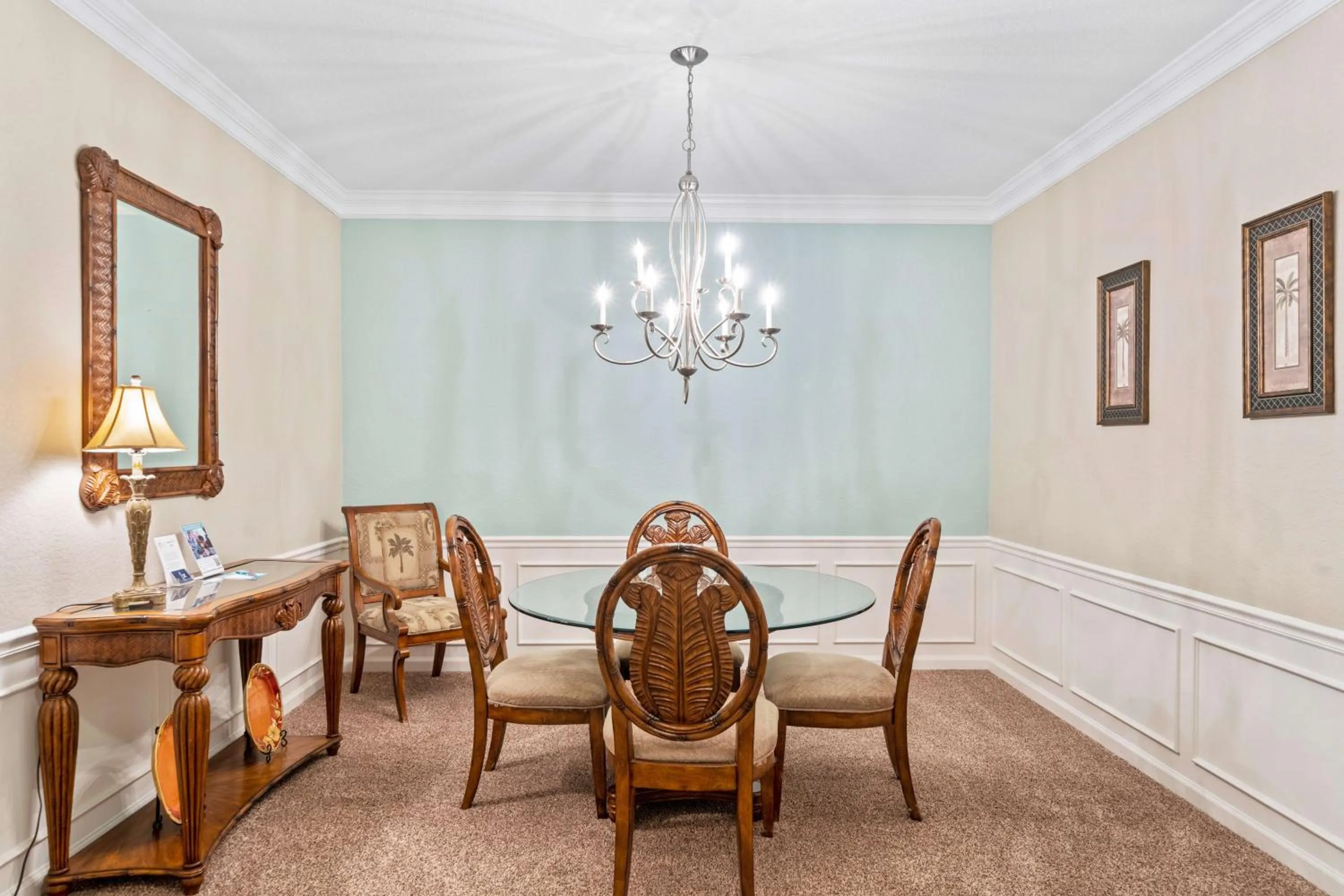 Dining area in Orlando Resort Rentals at Universal Boulevard