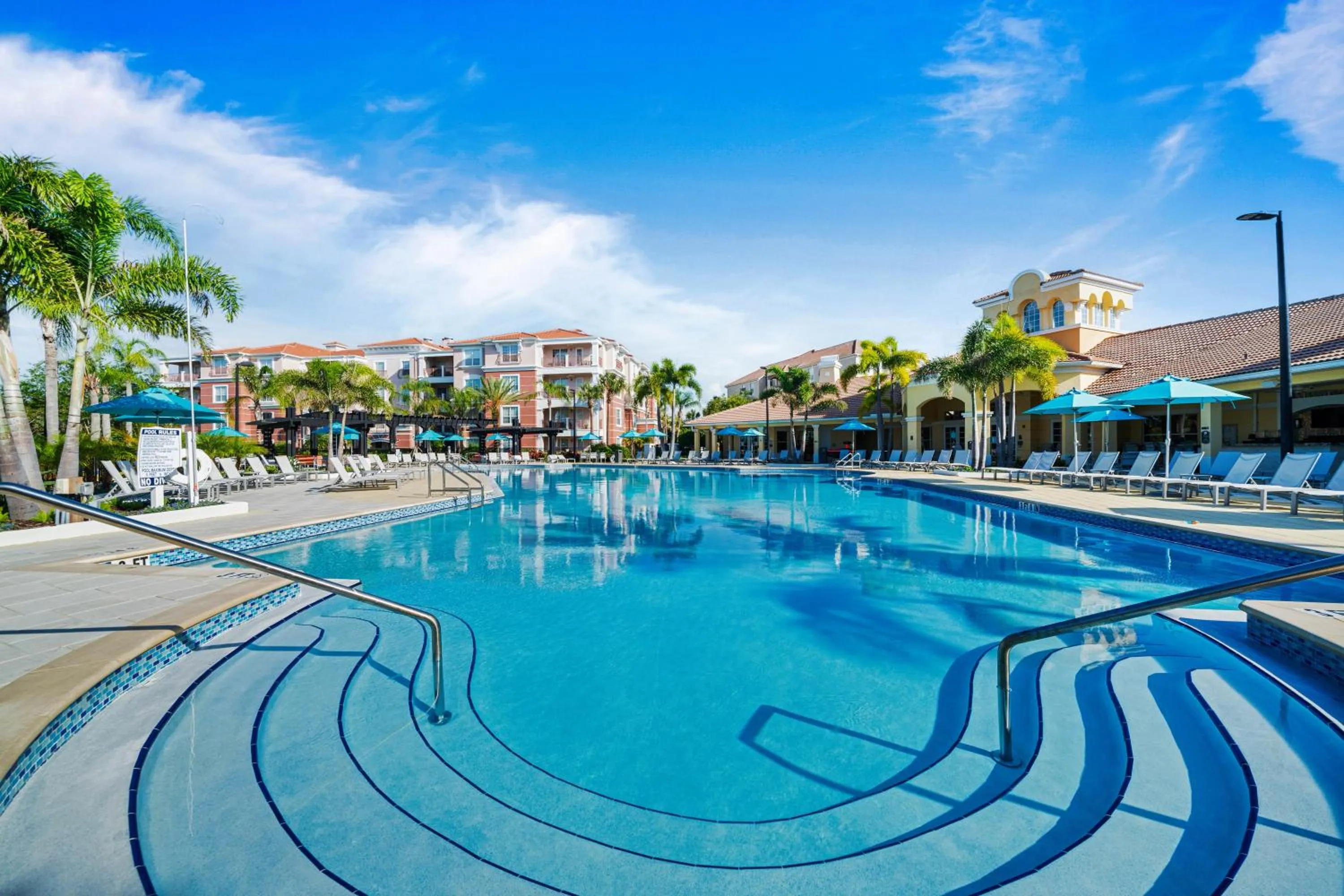 Swimming pool in Orlando Resort Rentals at Universal Boulevard