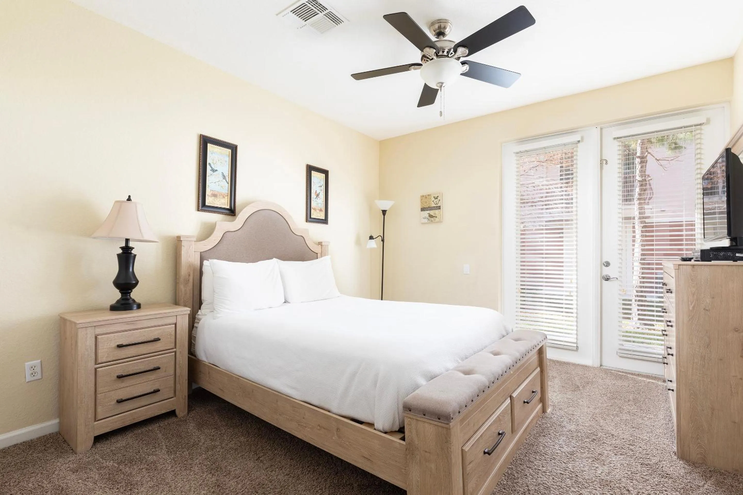 Bed in Orlando Resort Rentals at Universal Boulevard