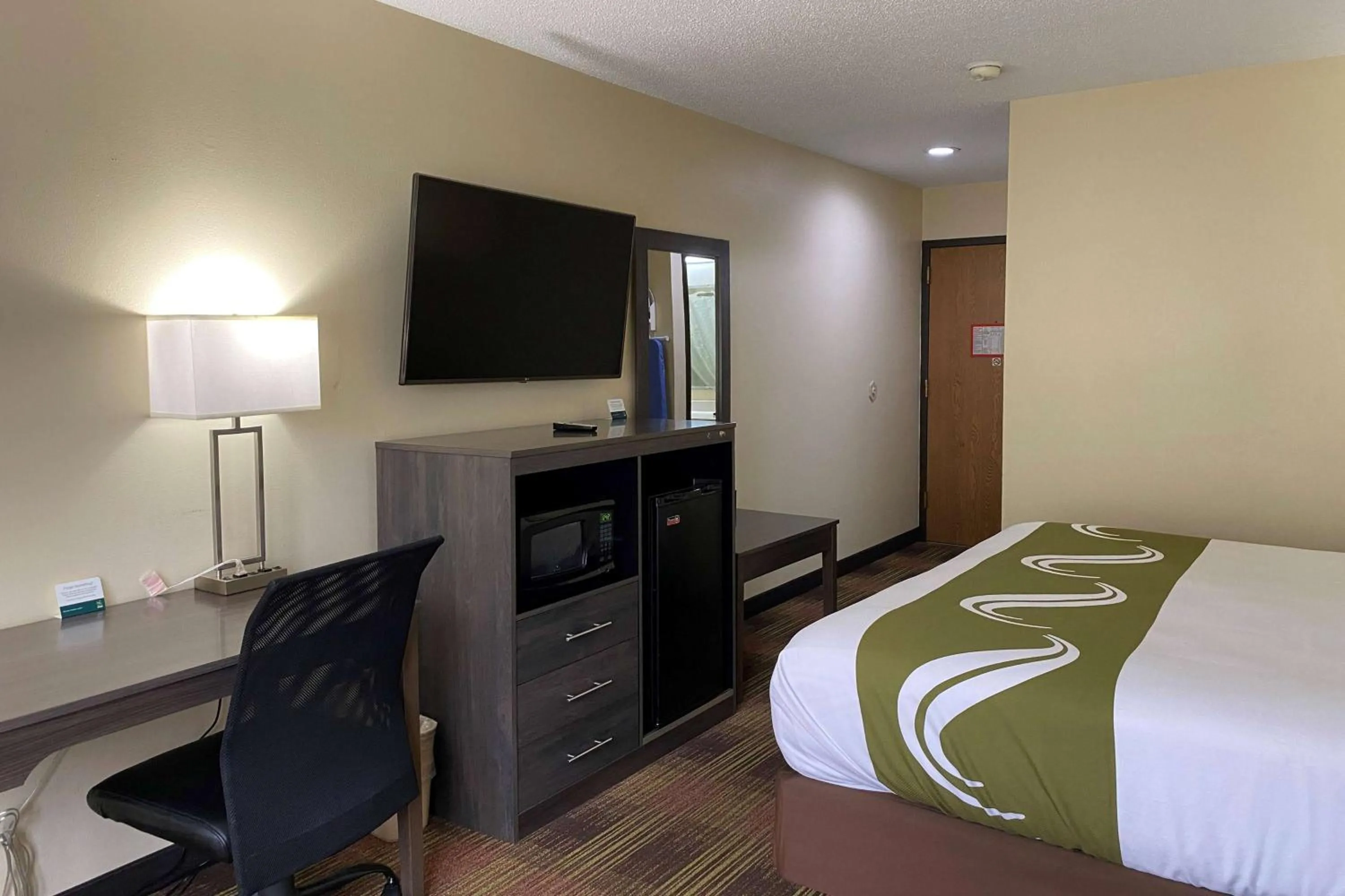 Photo of the whole room, Bed in AmericInn by Wyndham Fort Atkinson
