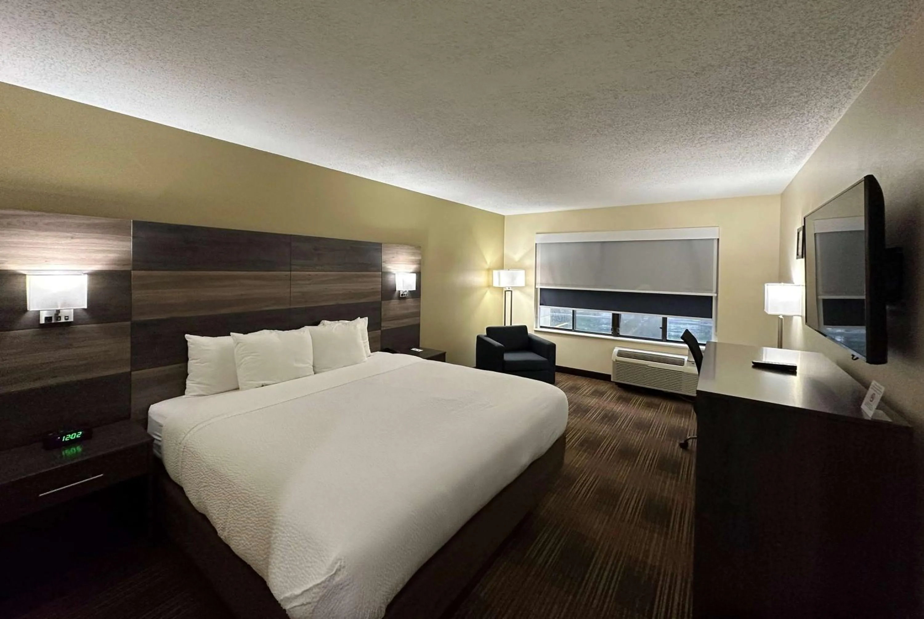 Photo of the whole room, Bed in AmericInn by Wyndham Fort Atkinson