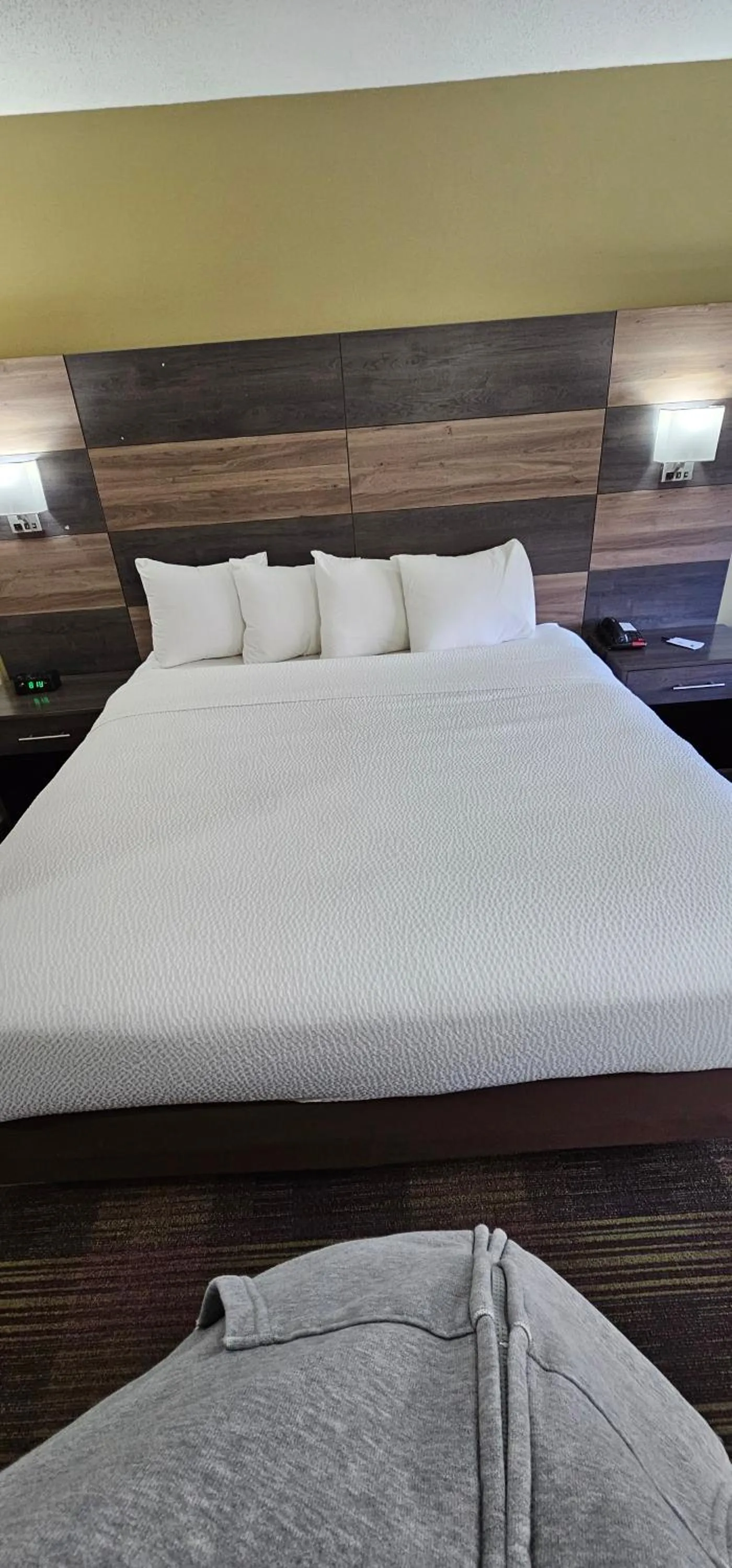 Bedroom, Bed in AmericInn by Wyndham Fort Atkinson