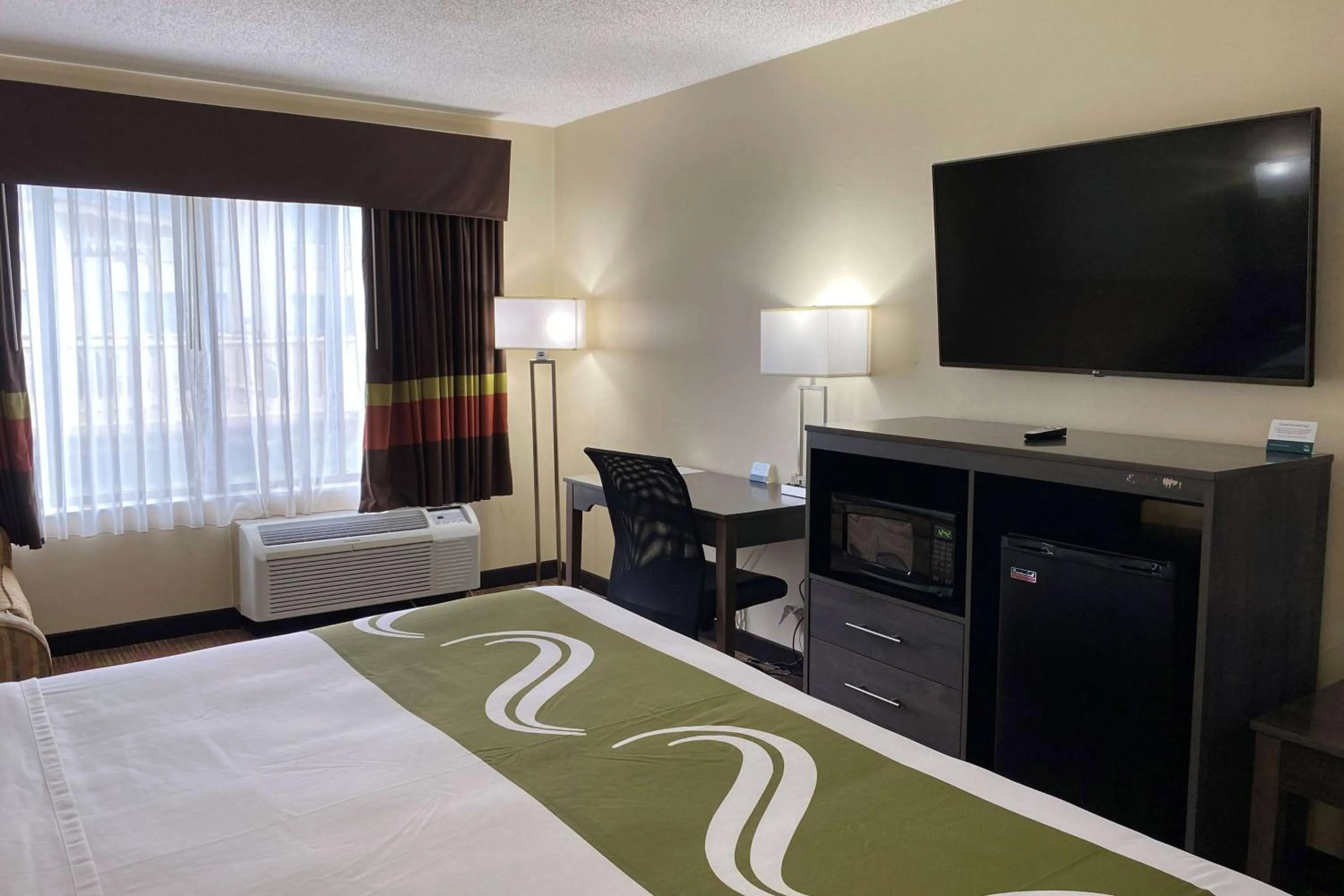 Photo of the whole room, Bed in AmericInn by Wyndham Fort Atkinson