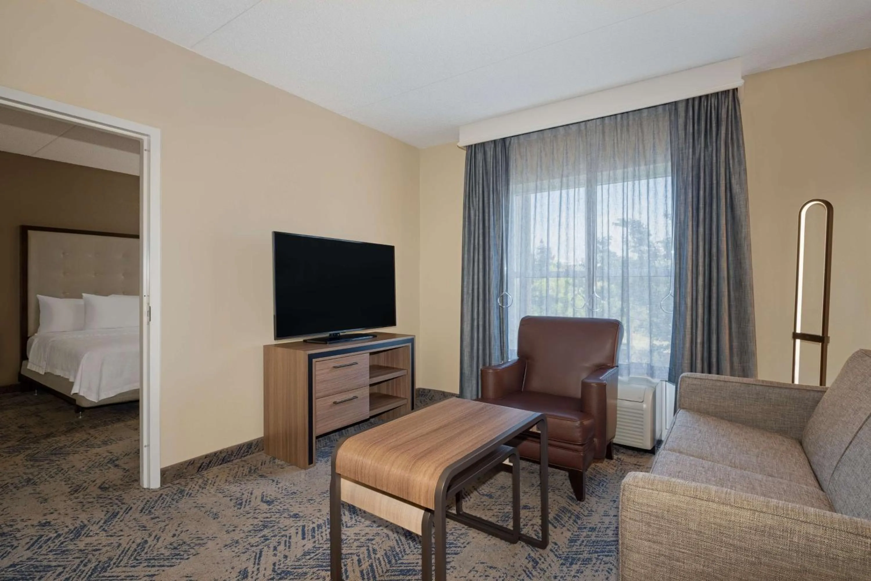 Living room, Bed in Homewood Suites Fredericksburg