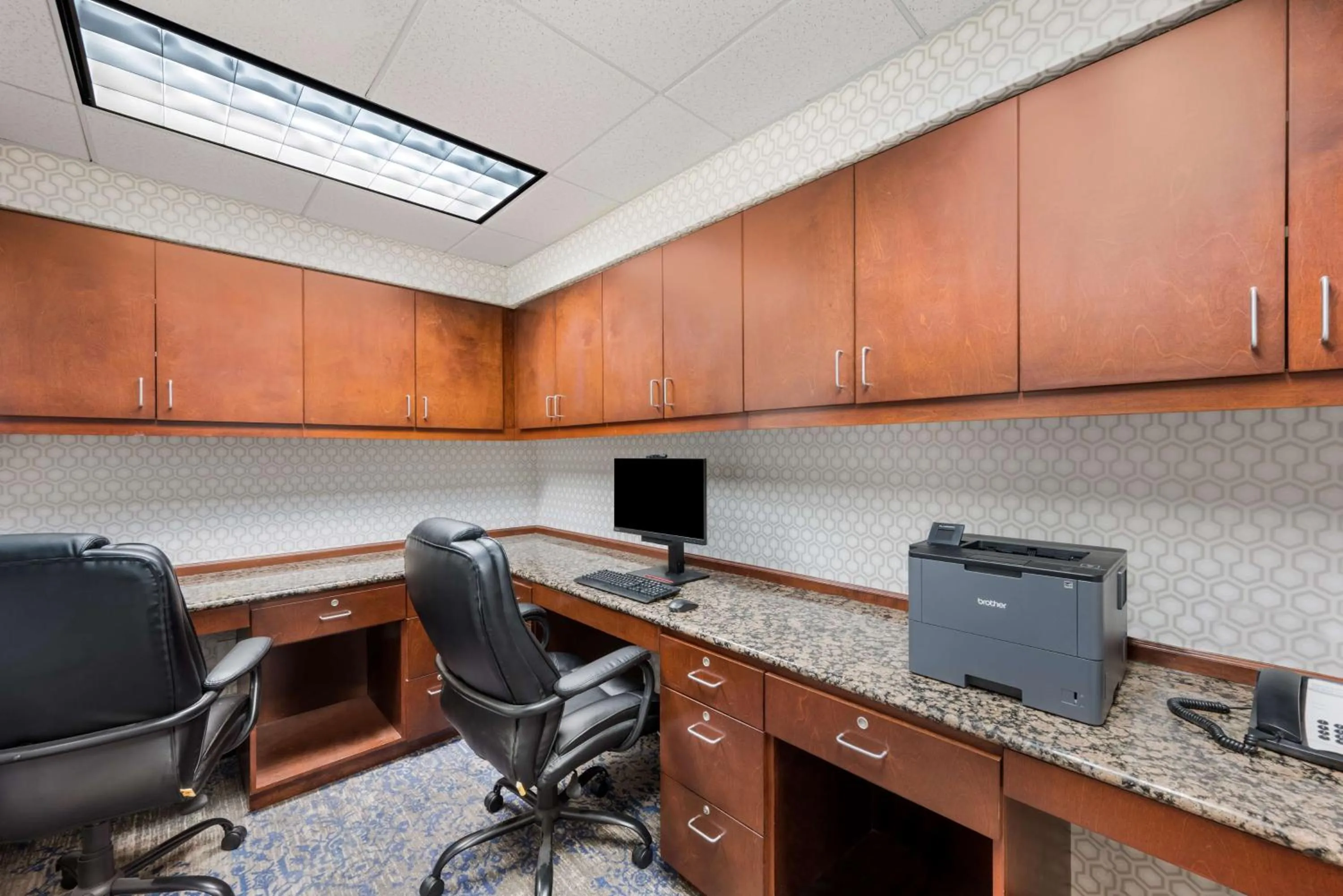 Business facilities in Hampton Inn and Suites Fredericksburg