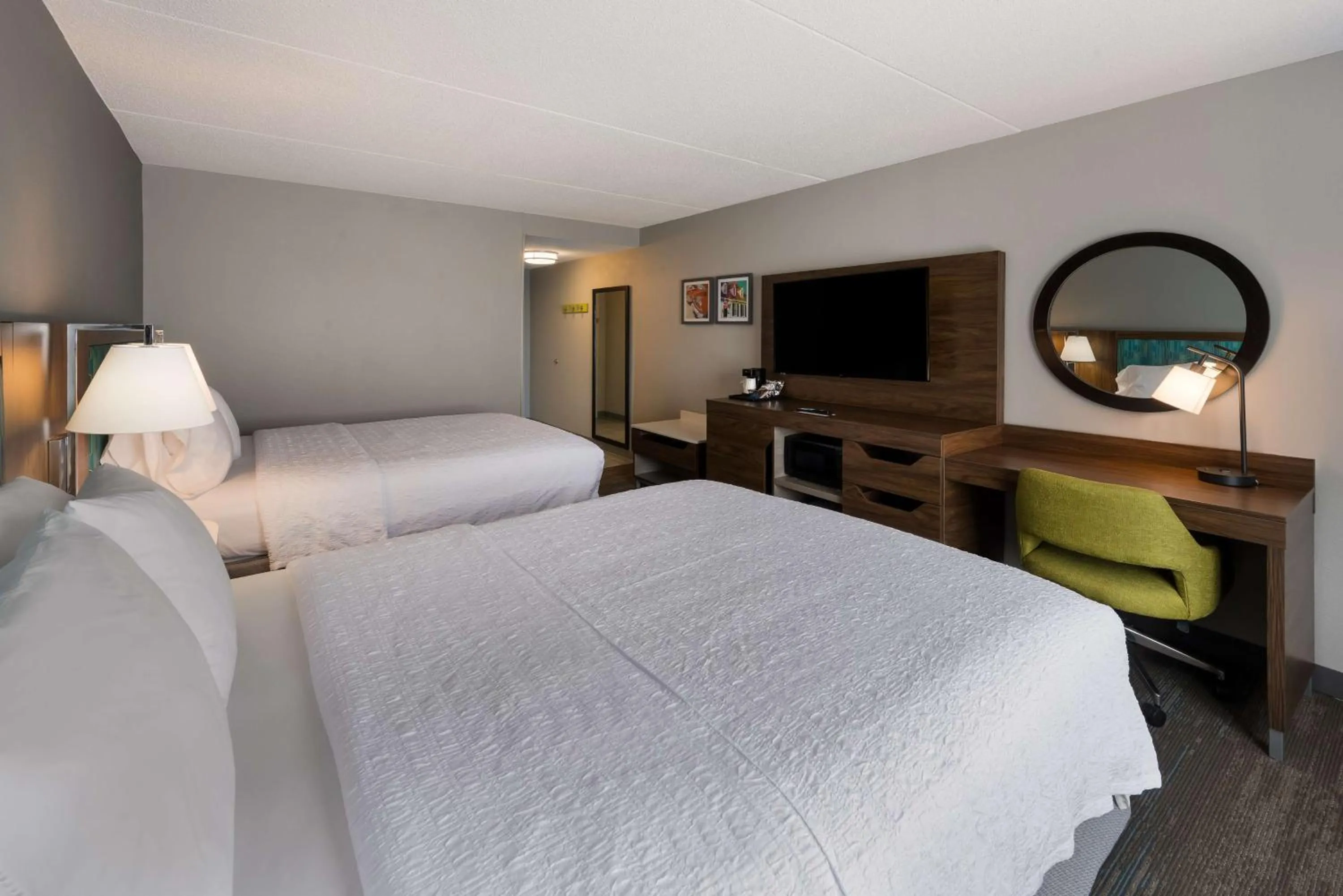 Bedroom, Bed in Hampton Inn and Suites Fredericksburg