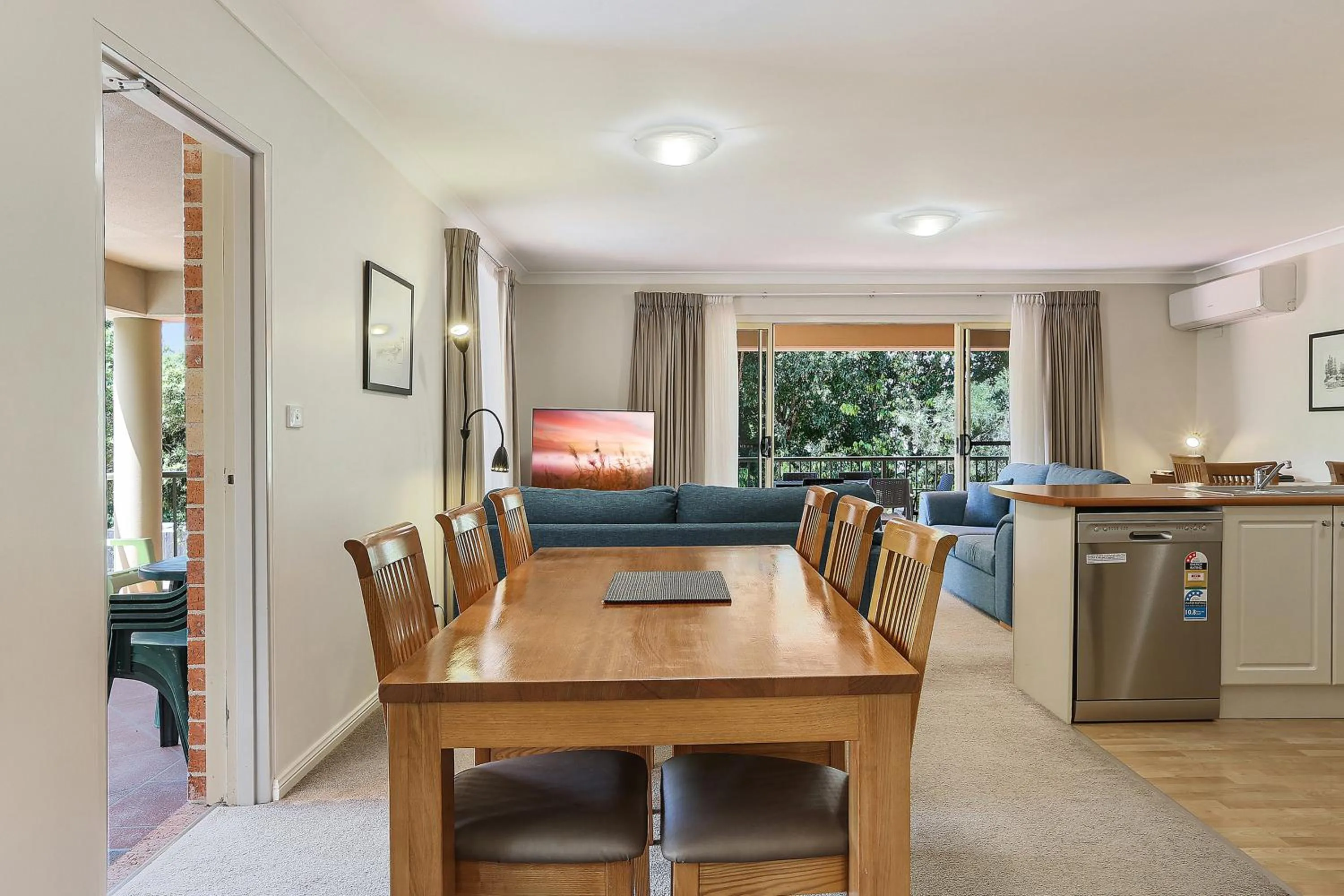 Dining area in Terralong Terrace Apartments