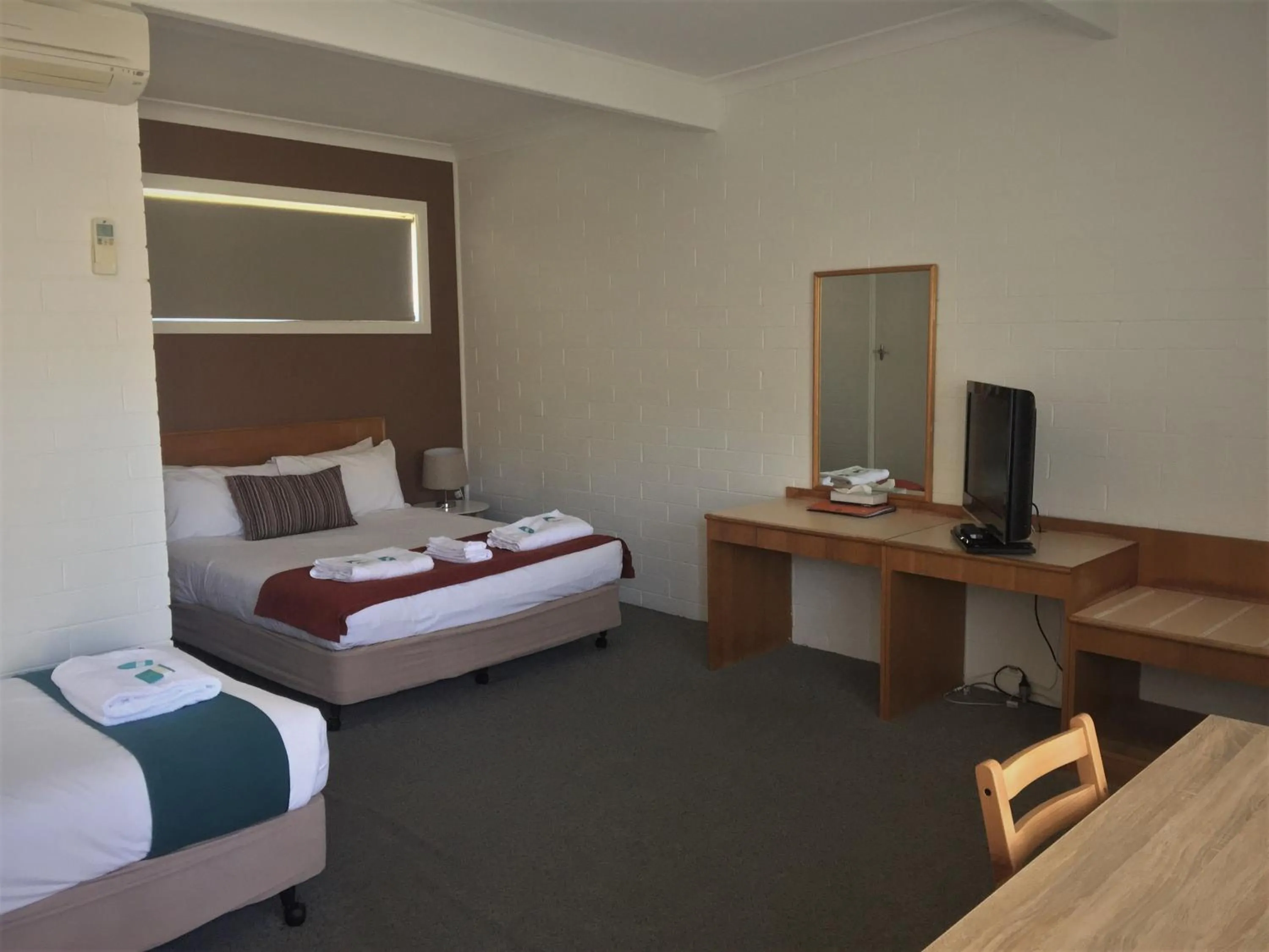Photo of the whole room, Bed in Huskisson Bayside Resort