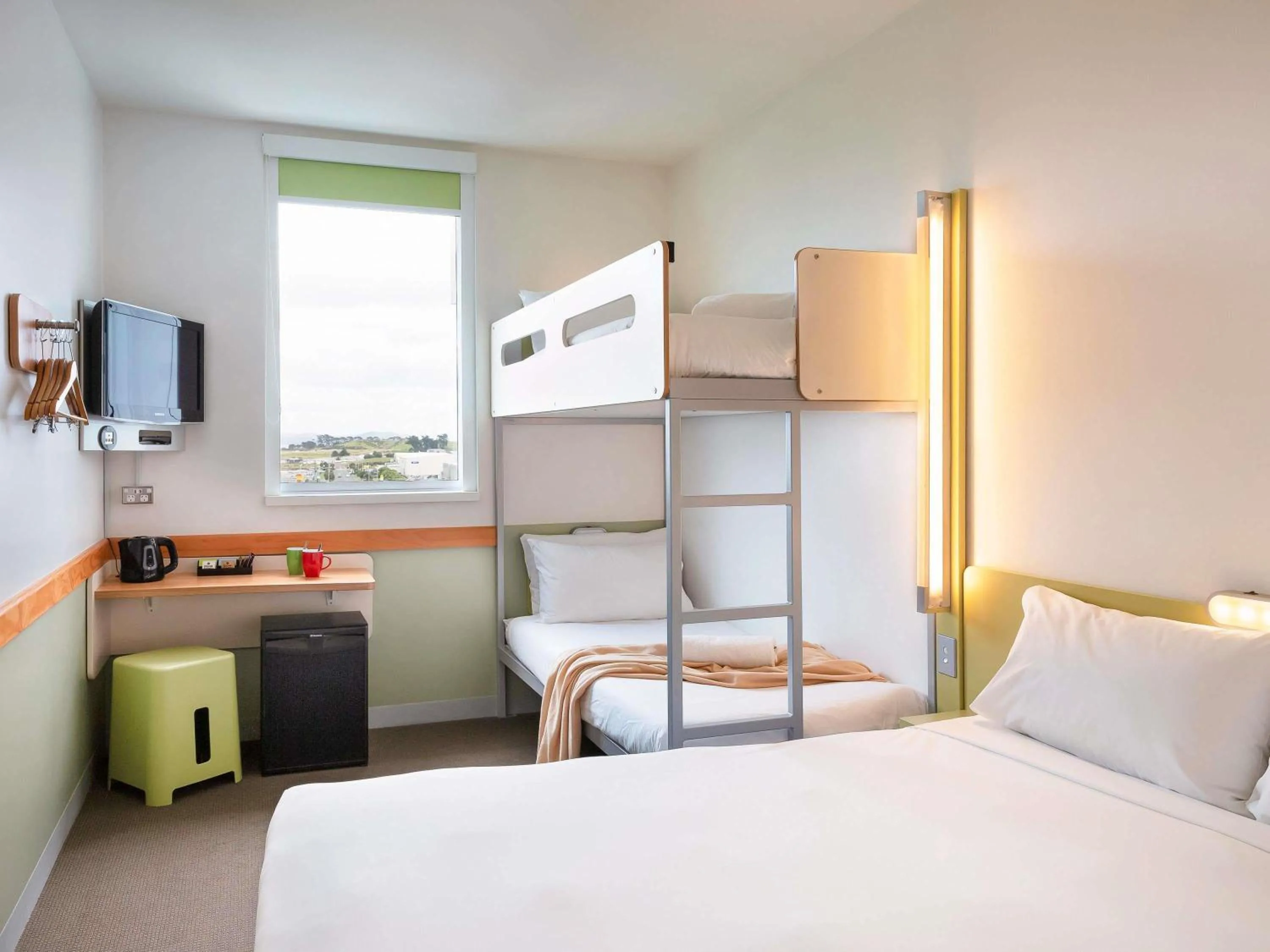 Property building, Bed in ibis Budget Auckland Airport