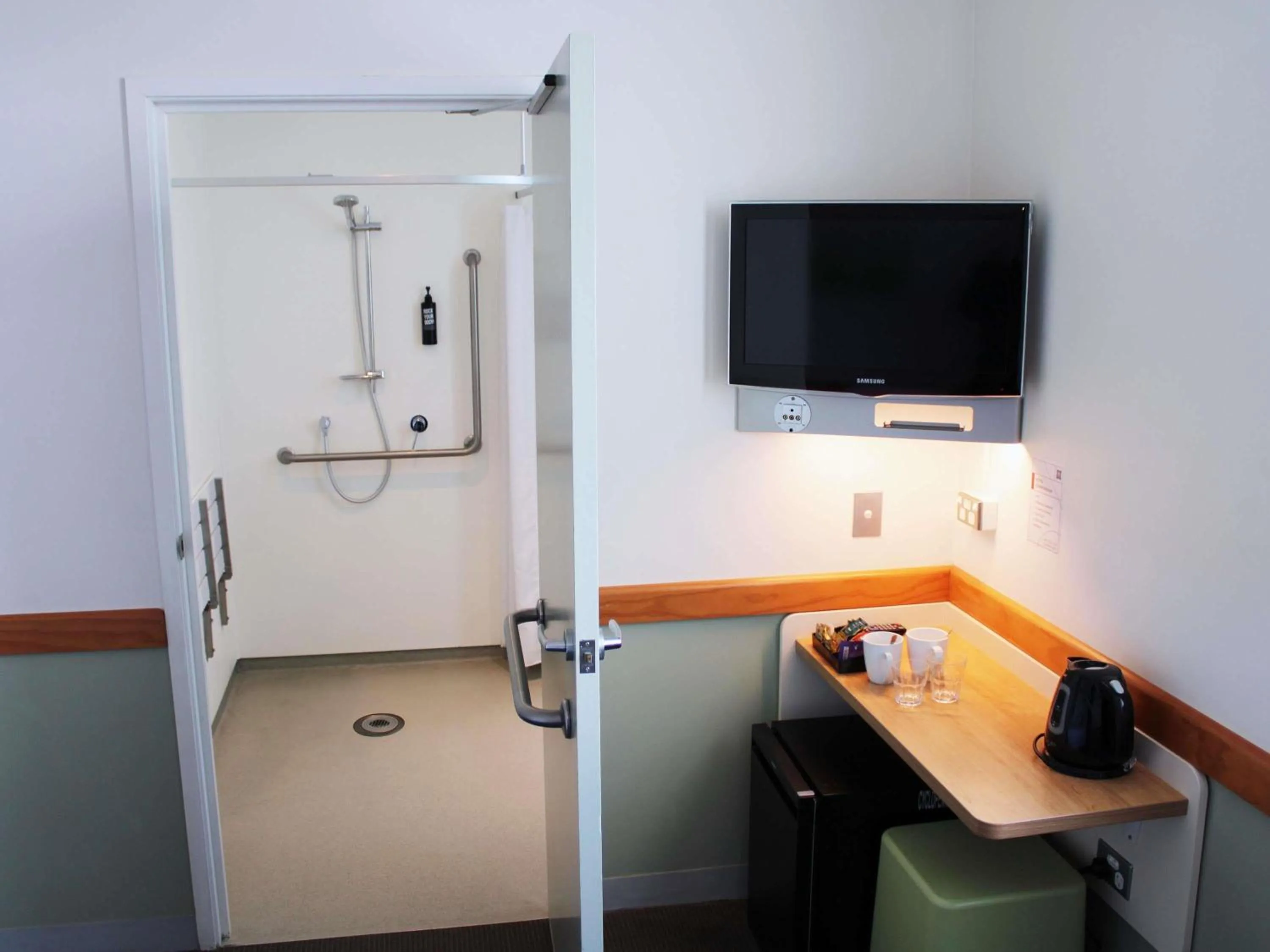 Bedroom in ibis Budget Auckland Airport