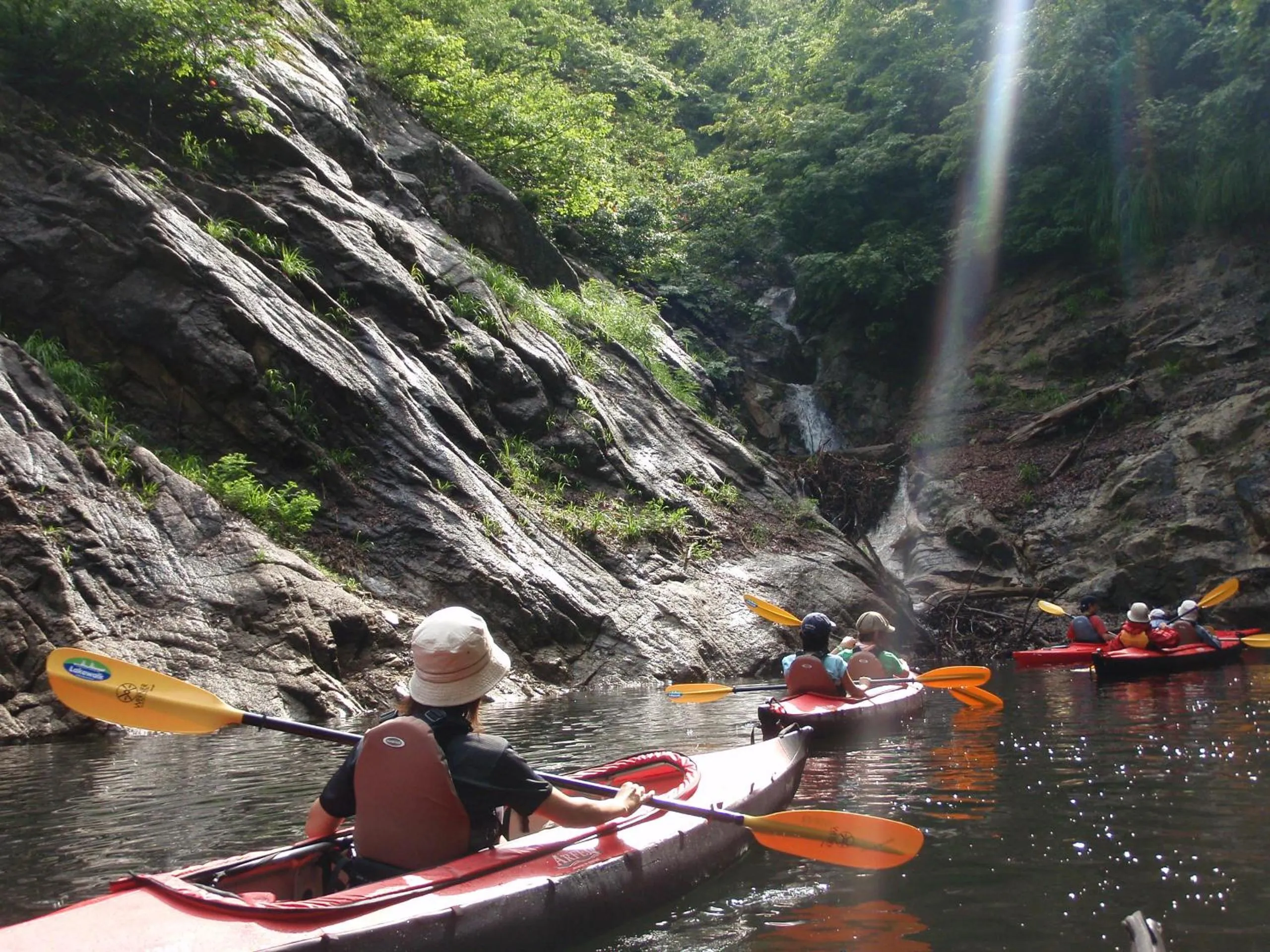 Canoeing in Super Hydrogen Rich Spa Yado Kanzan