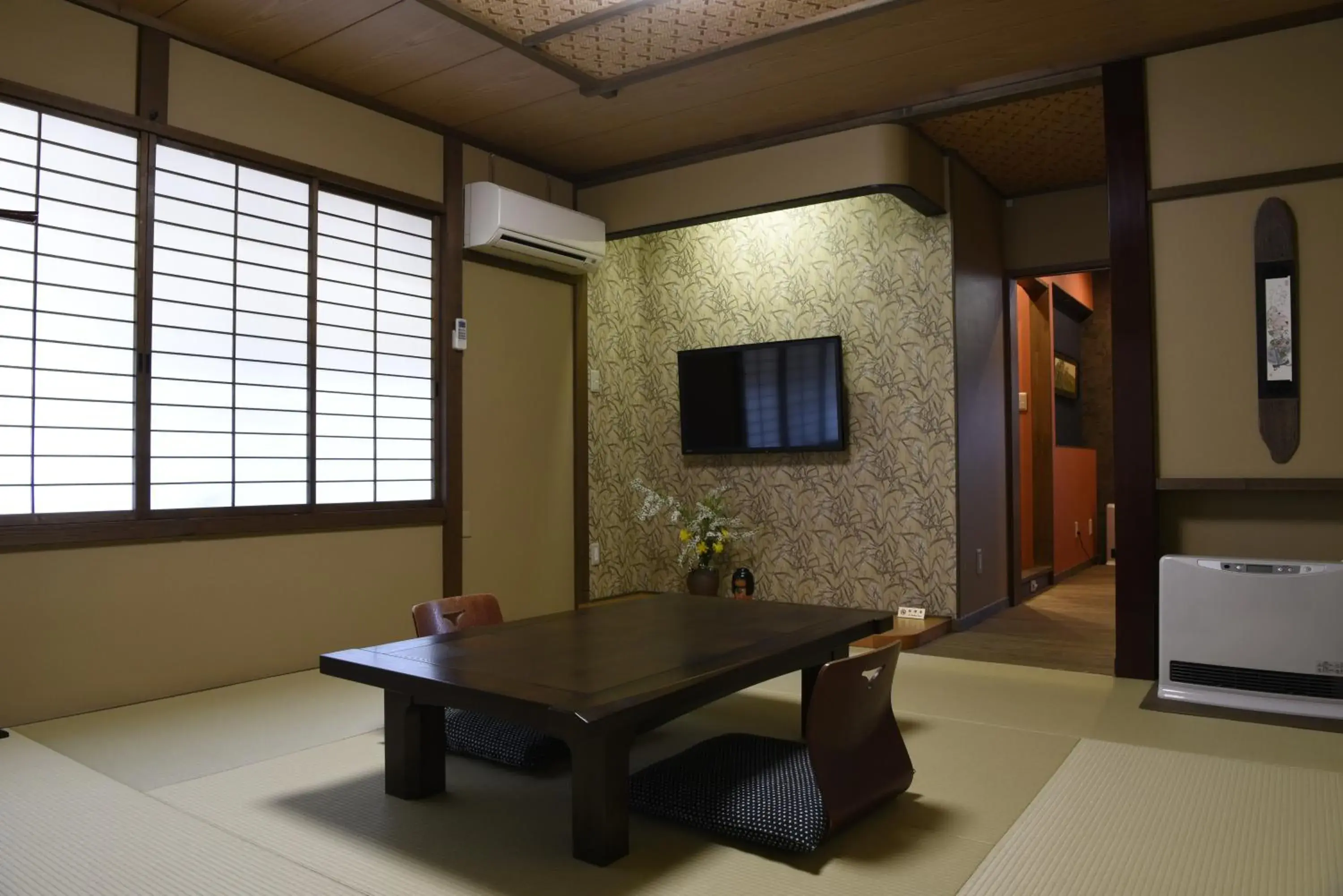 Deluxe Room with Tatami Area and Shared Bathroom and Private Toilet in Super Hydrogen Rich Spa Yado Kanzan Deluxe Room with Tatami Area and Shared Bathroom and Private Toilet in Super Hydrogen Rich Spa Yado Kanzan