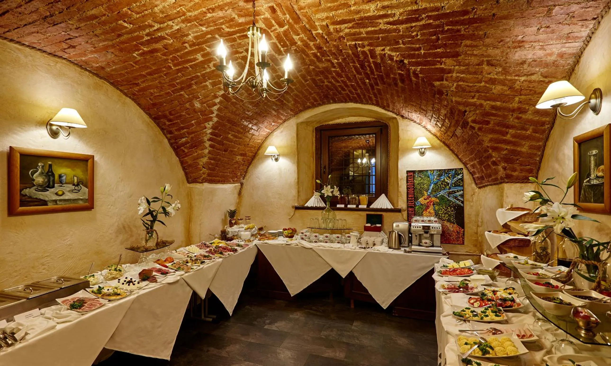 Restaurant/places to eat in Baron Boutique Hotel