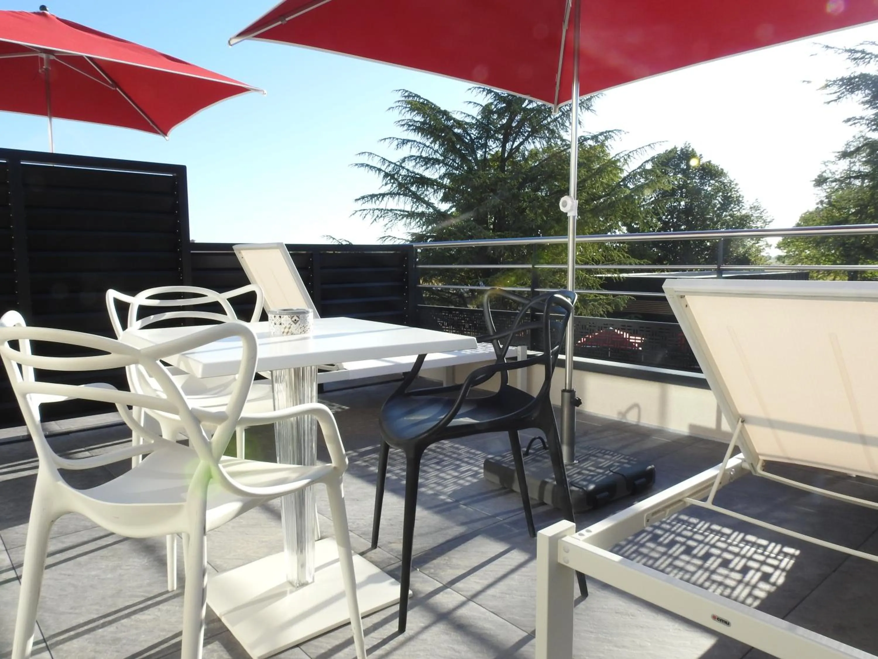 Balcony/Terrace in Logis Hotel Relais Saint Jacques - Châteauroux