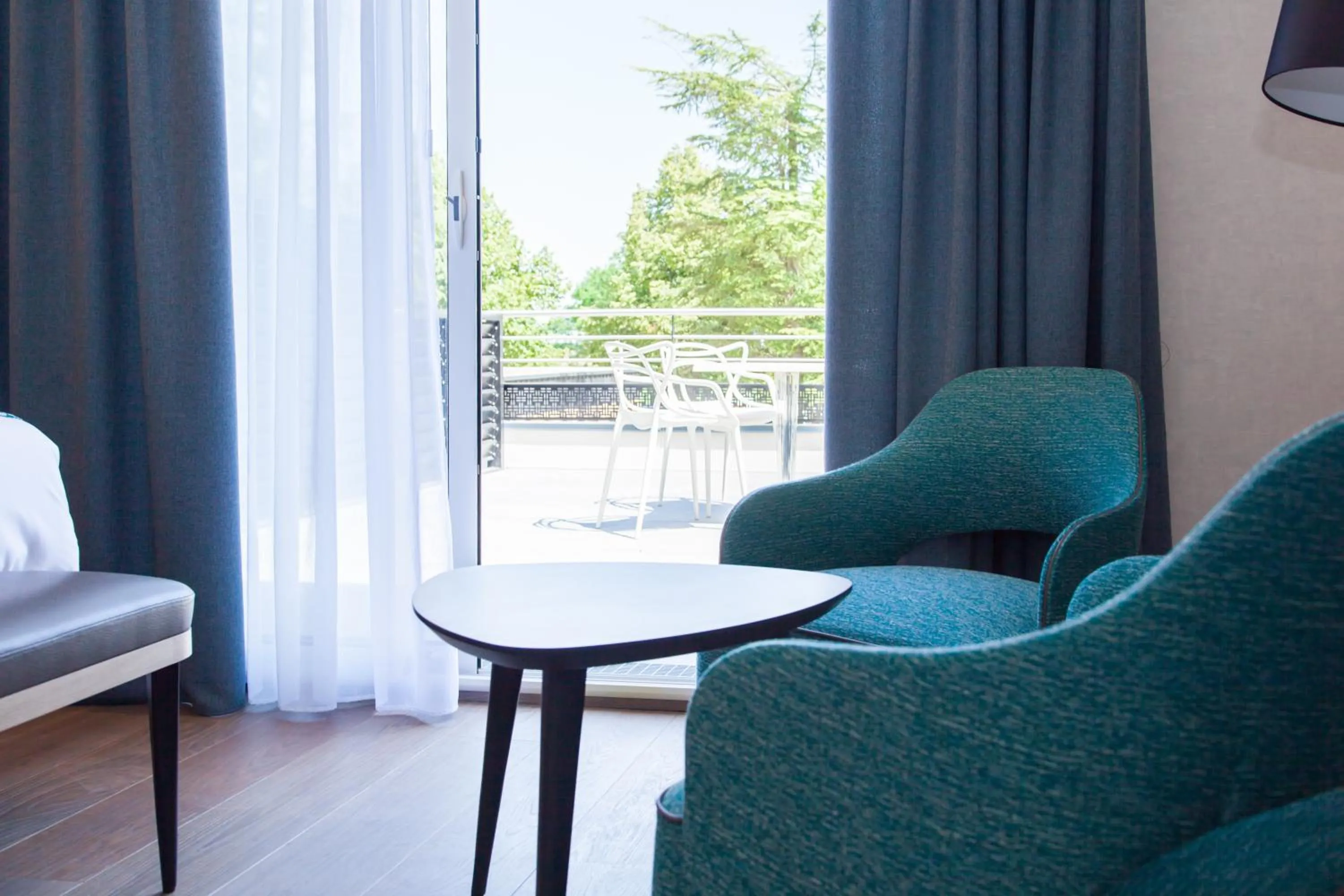 Balcony/Terrace in Logis Hotel Relais Saint Jacques - Châteauroux