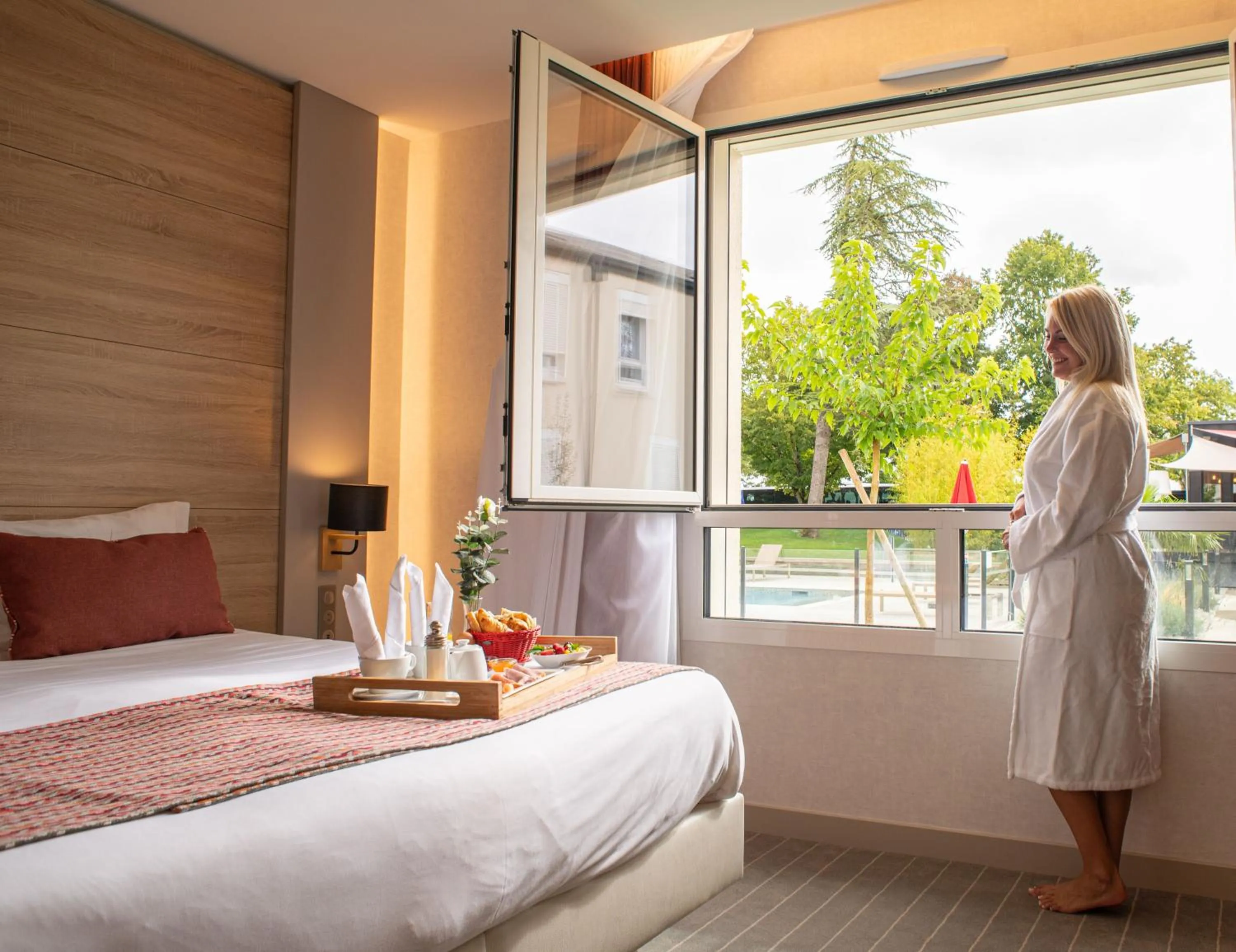 Bed in Logis Hotel Relais Saint Jacques - Châteauroux